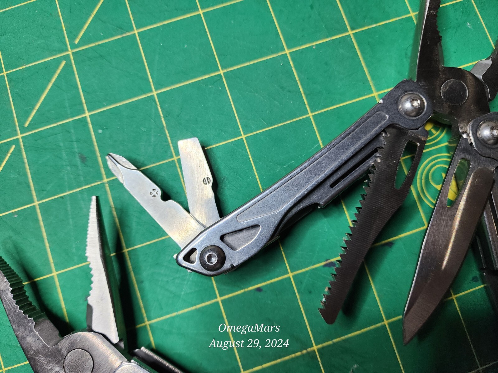 Leatherman Sidekick one at random