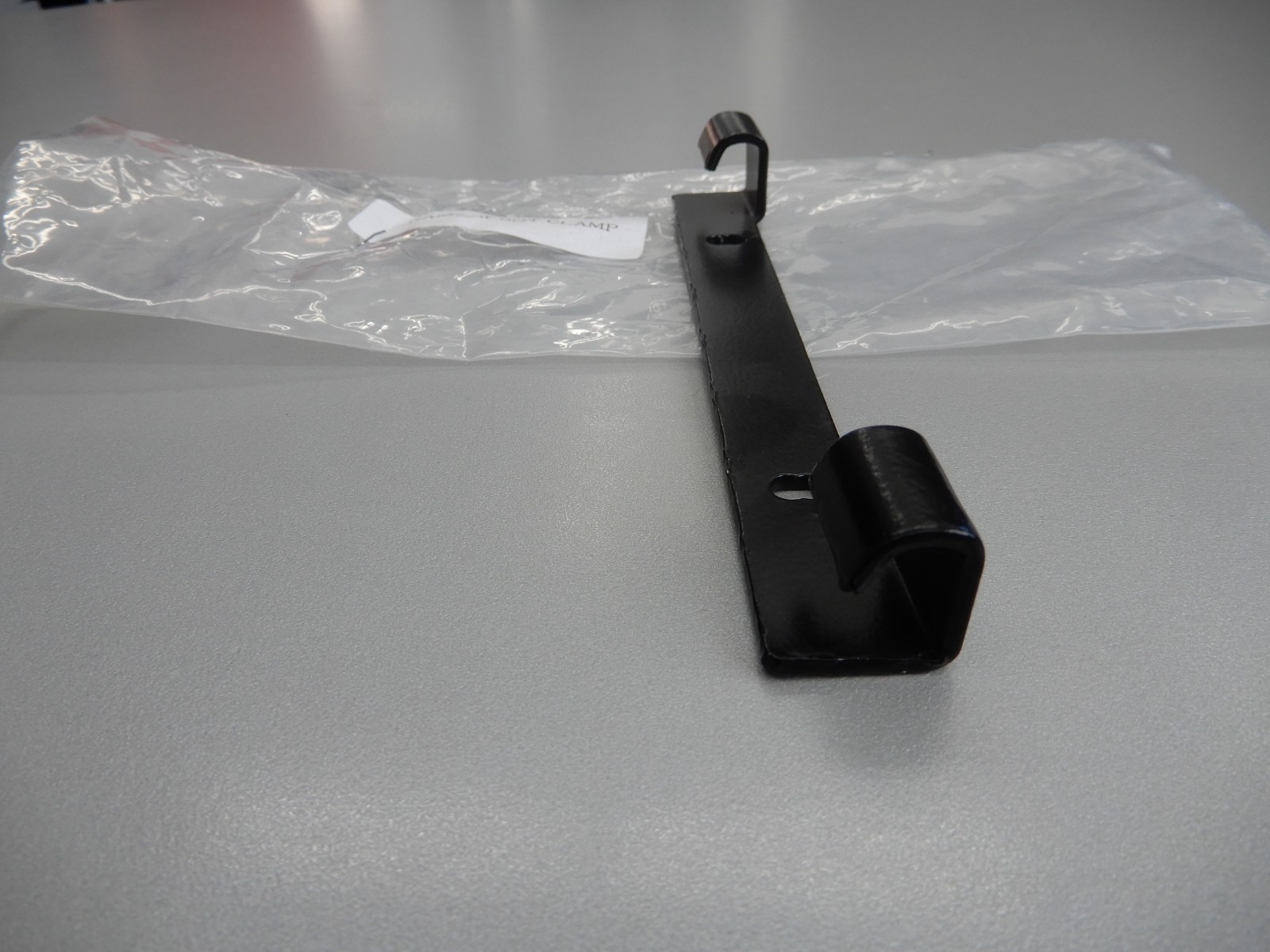 Skeeter Boats 91050316 NARROW BOTTOM CLAMP FOR SQUEEZE LATCH