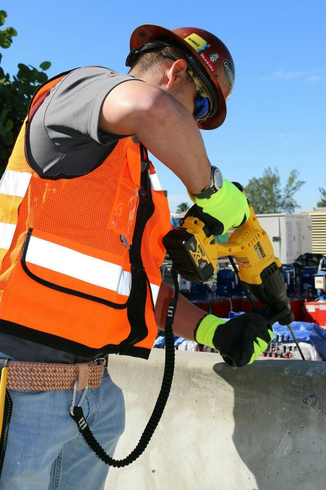 New Tool Lanyard Shock Absorbing with Carabiner 15lb Weight Capacity New Safety