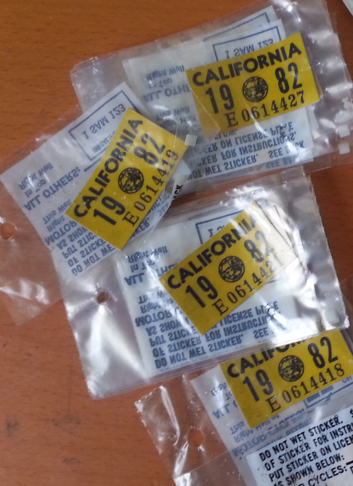 1982 STICKER FOR CALIFORNIA LICENSE PLATE COLLECTIBLE NEW OLD STOCK CA NOS LQQK1