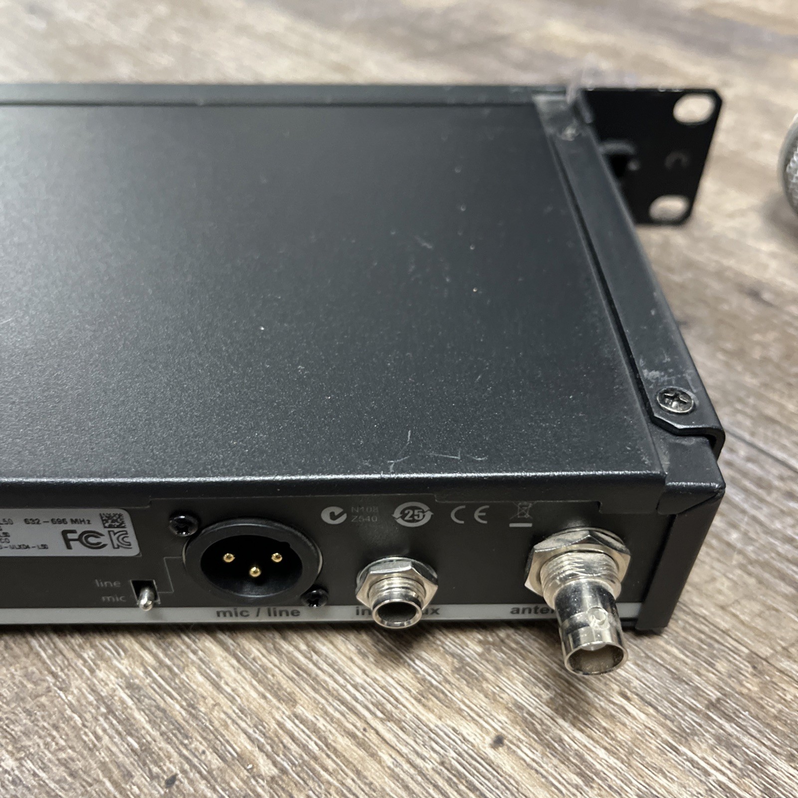 Shure ULXD24/Beta 58A L50 Handheld Wireless Microphone System 632-696 MHz