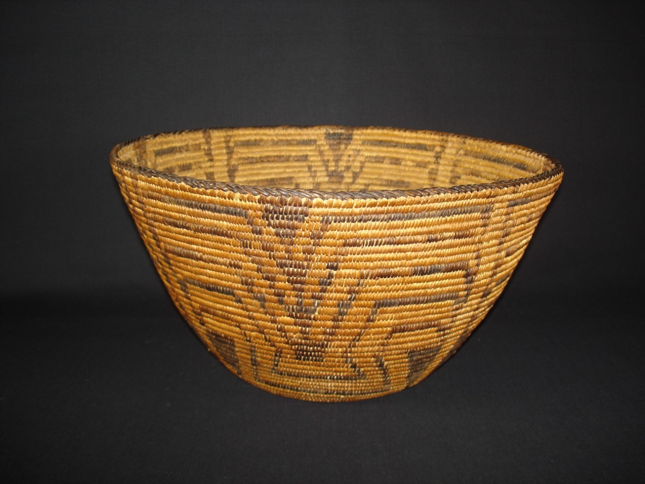 A very nice Pima bowl basket, Native American Indian, Circa: 1920