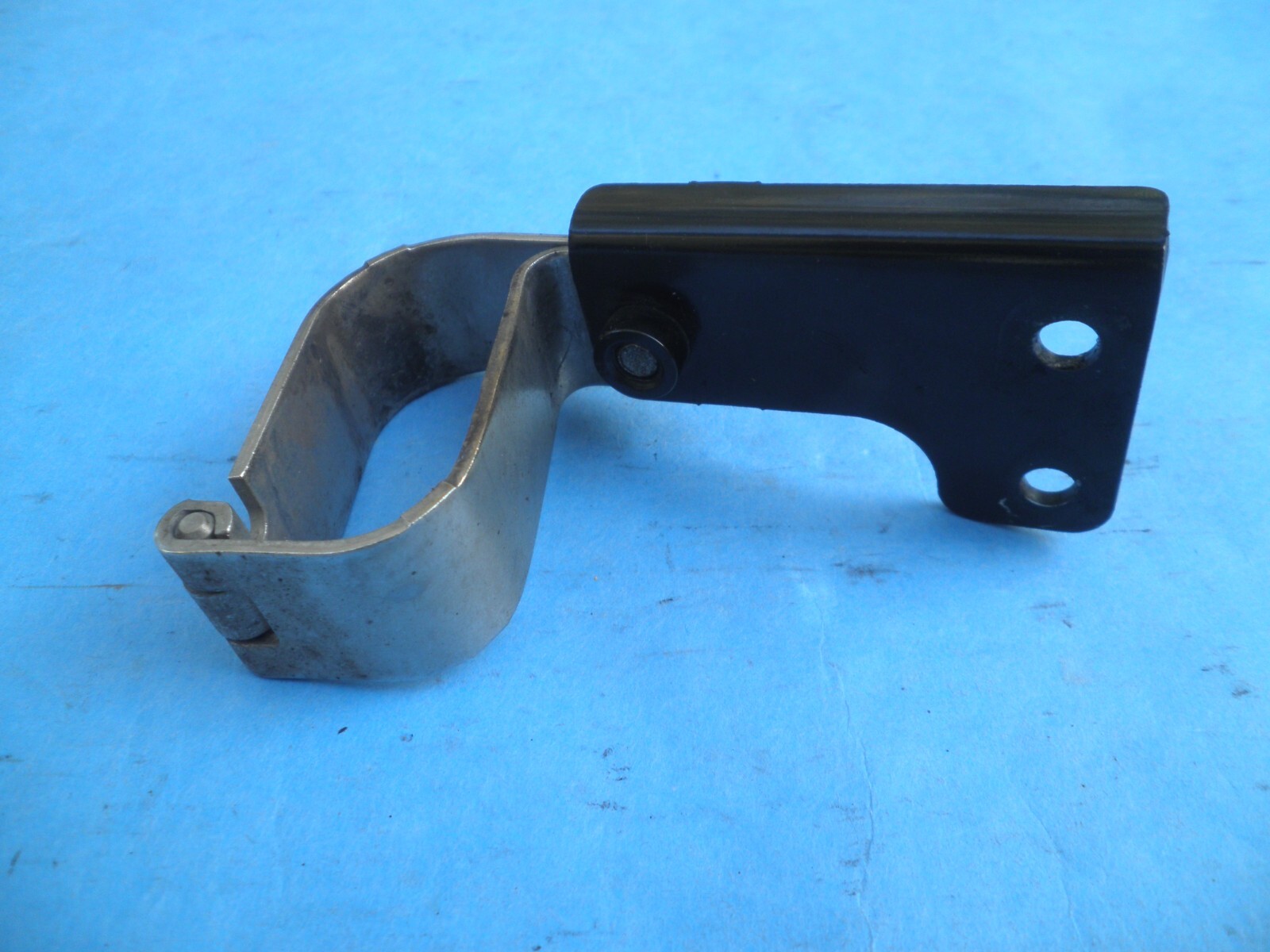 2009-2024 HARLEY OEM TOURING FLHT FLHX CROSSOVER EXHAUST MOUNTING CLAMP BRACKET