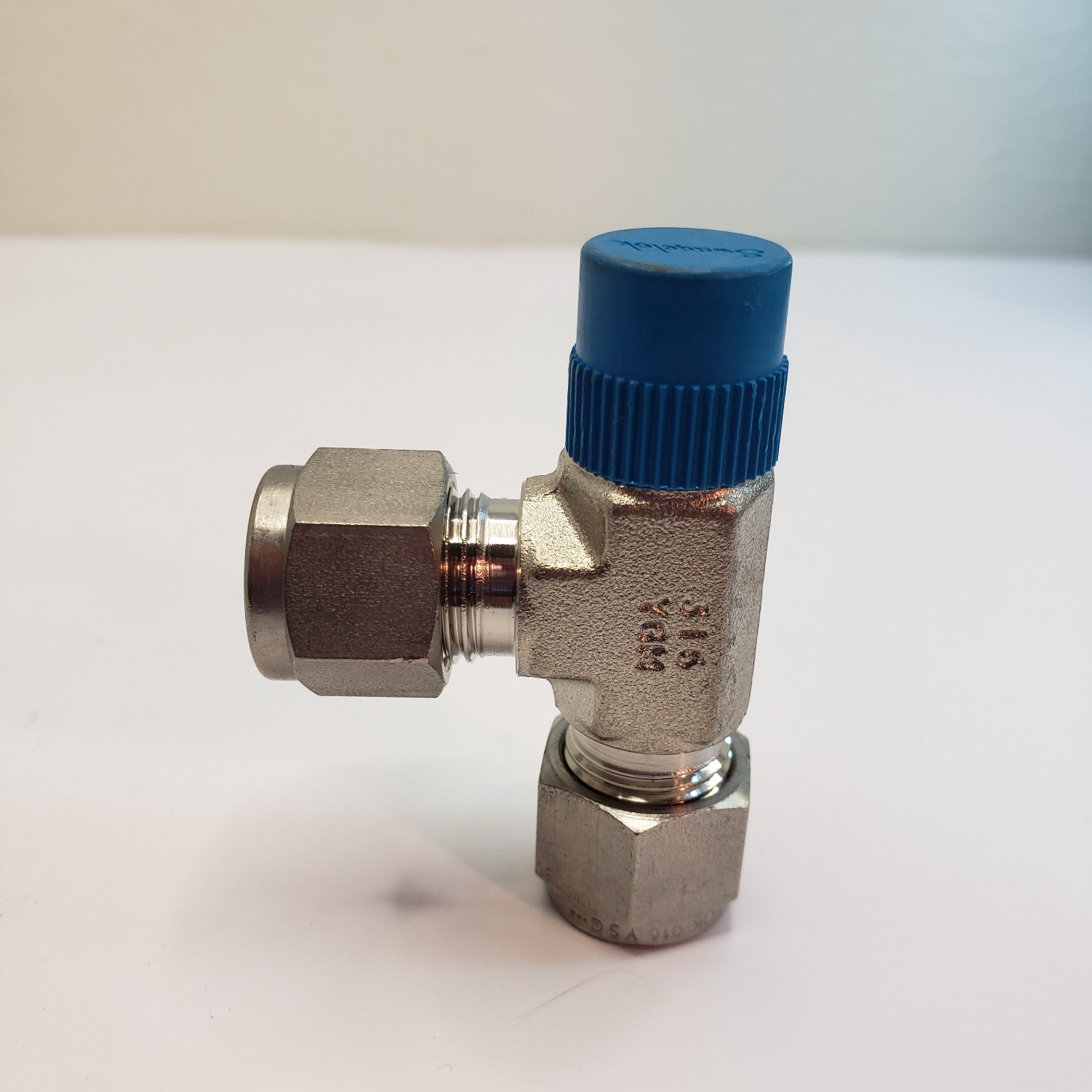 1 Swagelok Stainless Steel Male Run 3/8" Tube x 3/8" Male NPT SS-600-3-6TMT