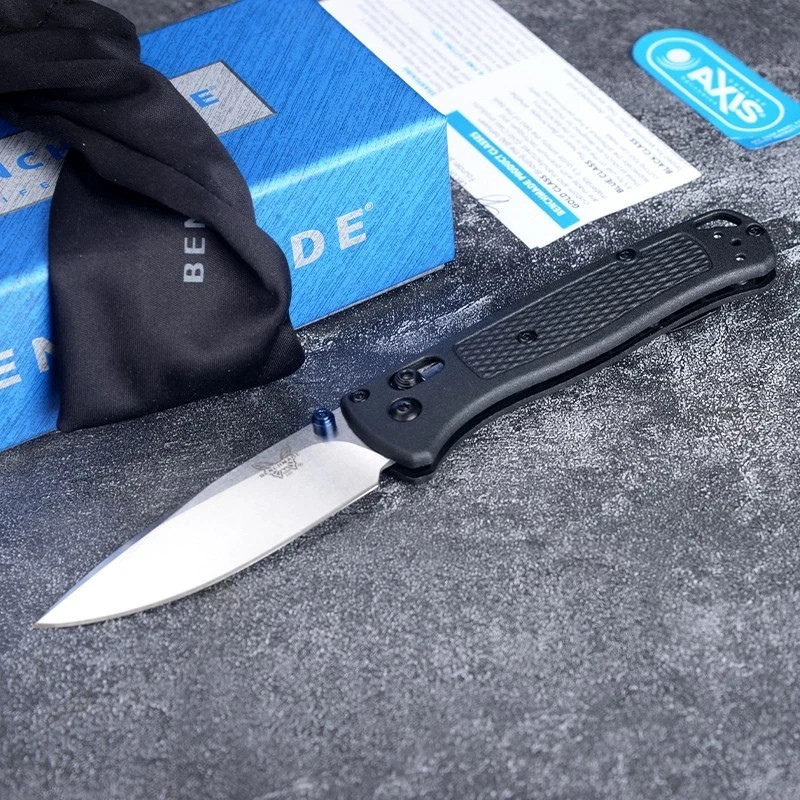 Benchmade - Bugout 535 EDC knife, equipped with black CF-Elite handle