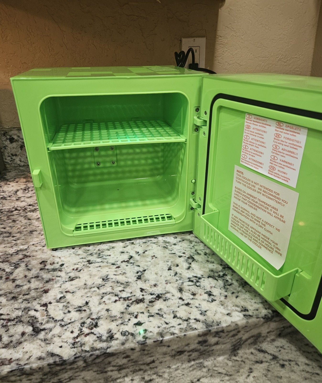 Minecraft Green Creeper Mini Fridge 6.7L with Light (Fits 9 Cans) 10.4 x 10 x 10