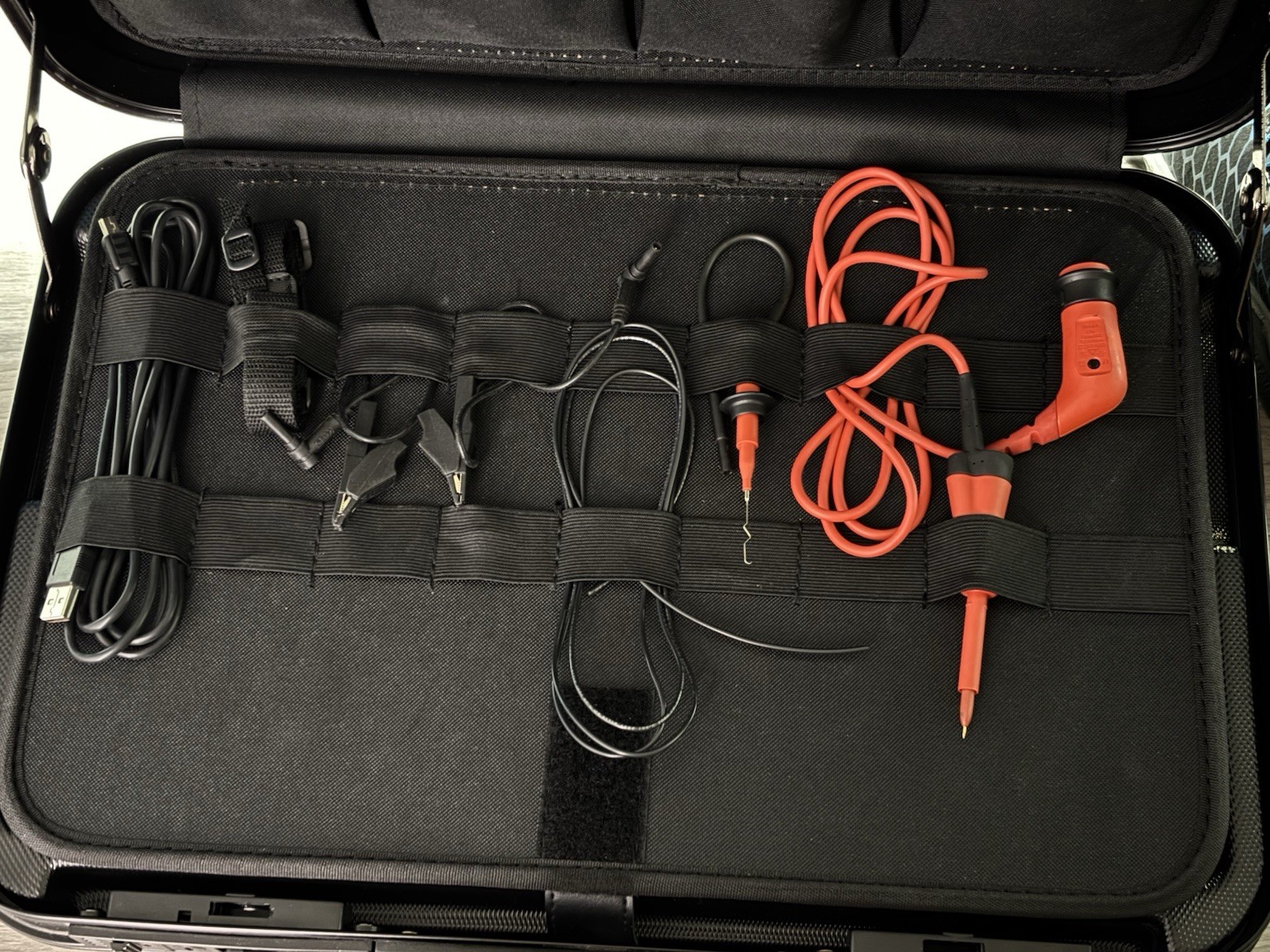 Fluke 190-204 Scopemeter 4CH 200MHz 2.5GS/s w/ Probes & Case