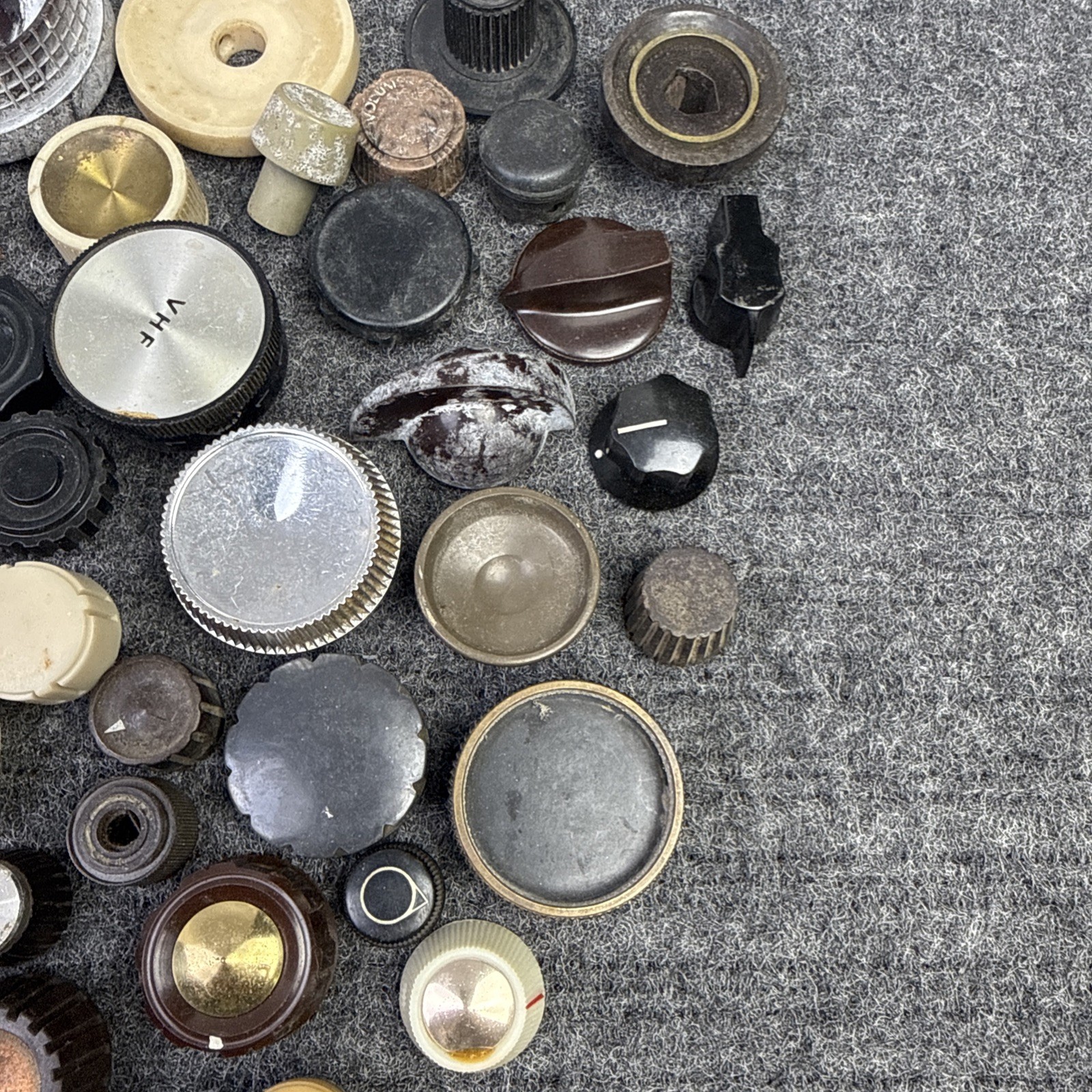 50+ Vintage Radio / TV / Equipment Knobs Used Midcentury Plastic Bakelite LOT