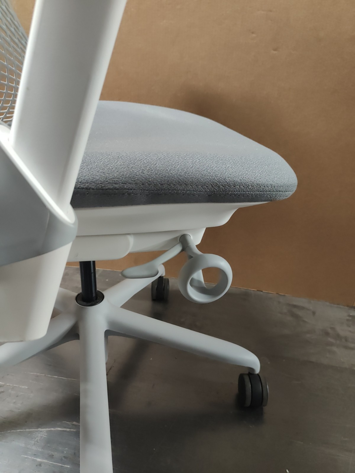 White Sayl Office Desk Chair by Herman Miller Loaded arms & Lumbar Grey Fabric