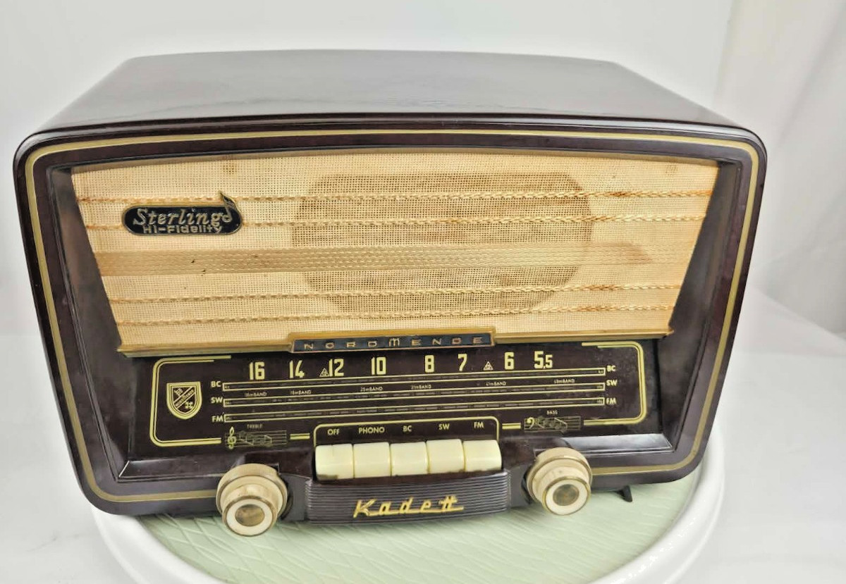 Vintage Nordmende / Sterling “Kadett 57 USA” Tube Radio Powers On, Tunes