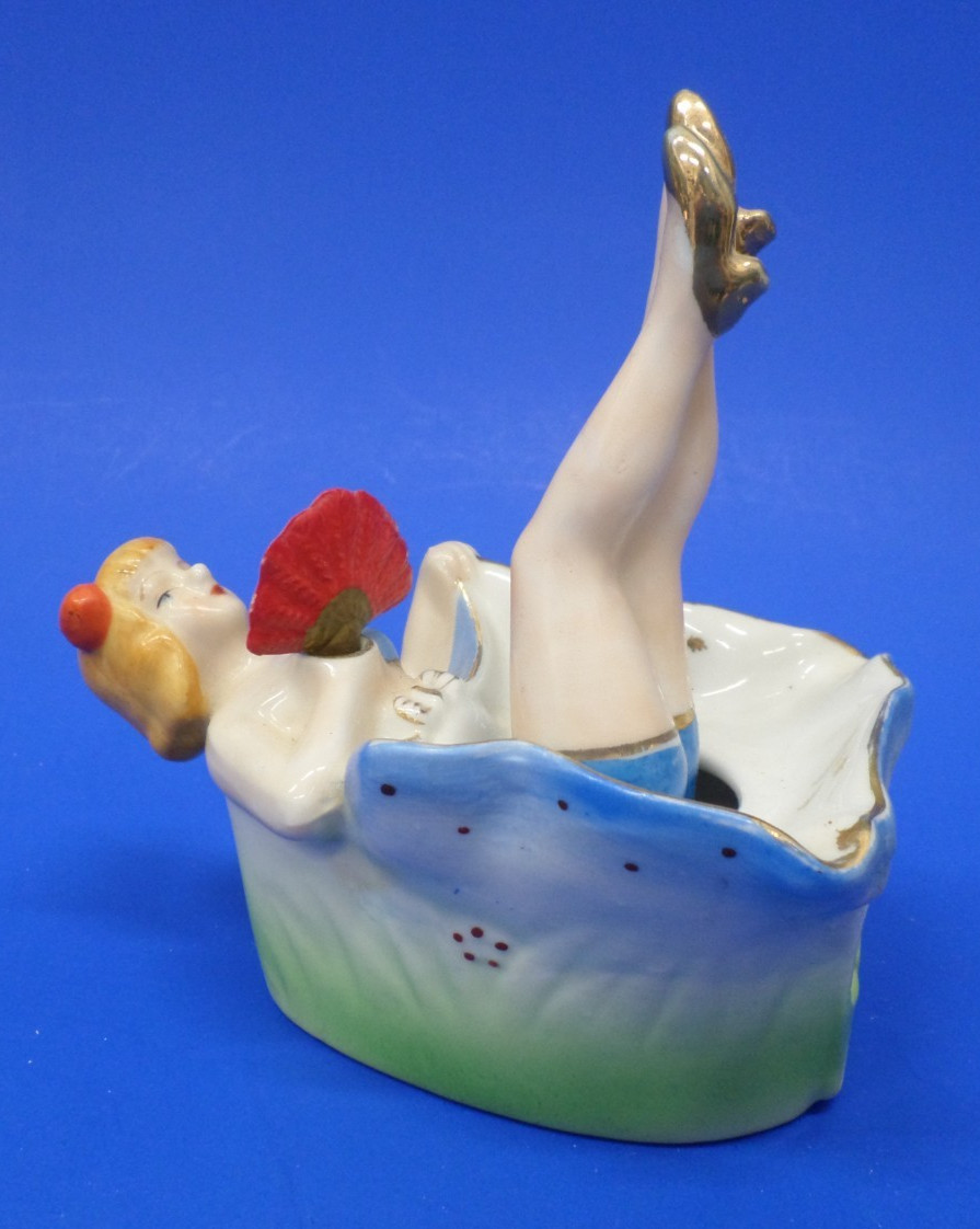 Vtg SEXY Risque Lady Legs Dancer Lifting Skirt NAUGHTY NODDER ASHTRAY Patent TT