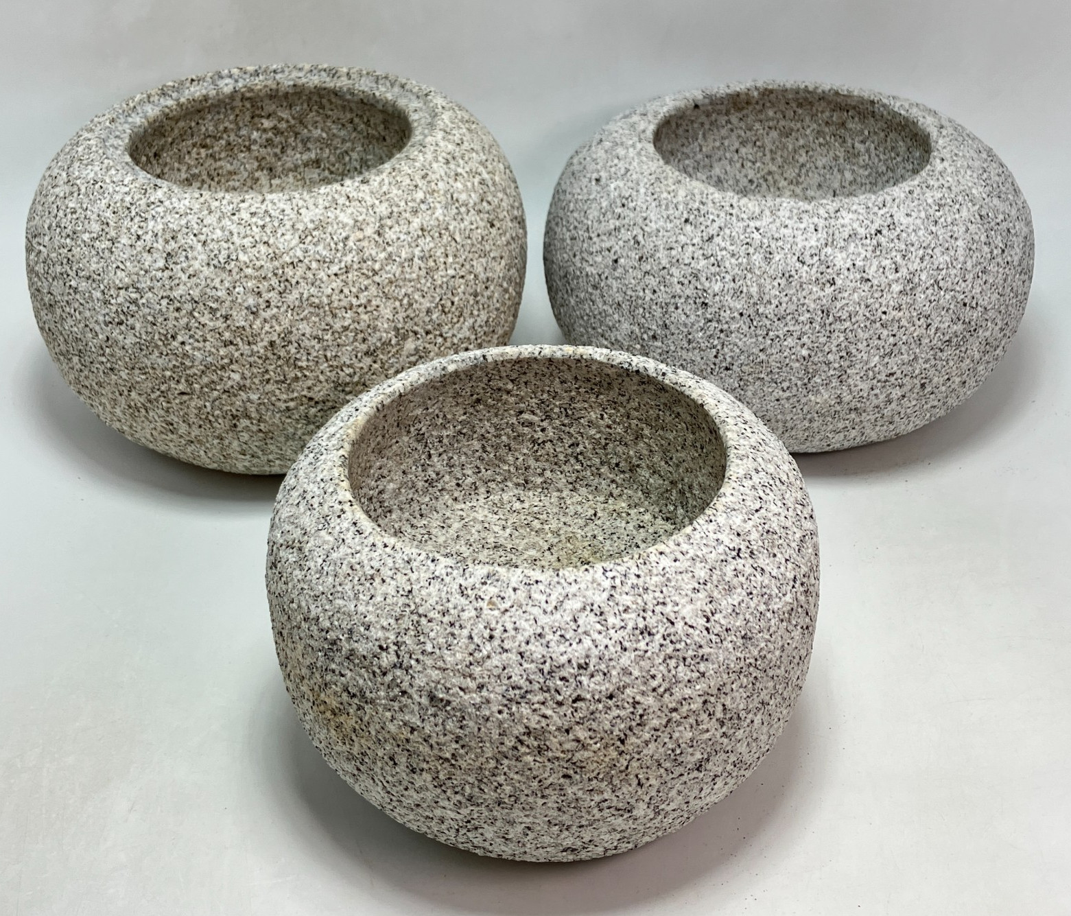 Small Granite Stone Water Bowl 8.6 in Chozubachi Japanese Garden Ornament Statue