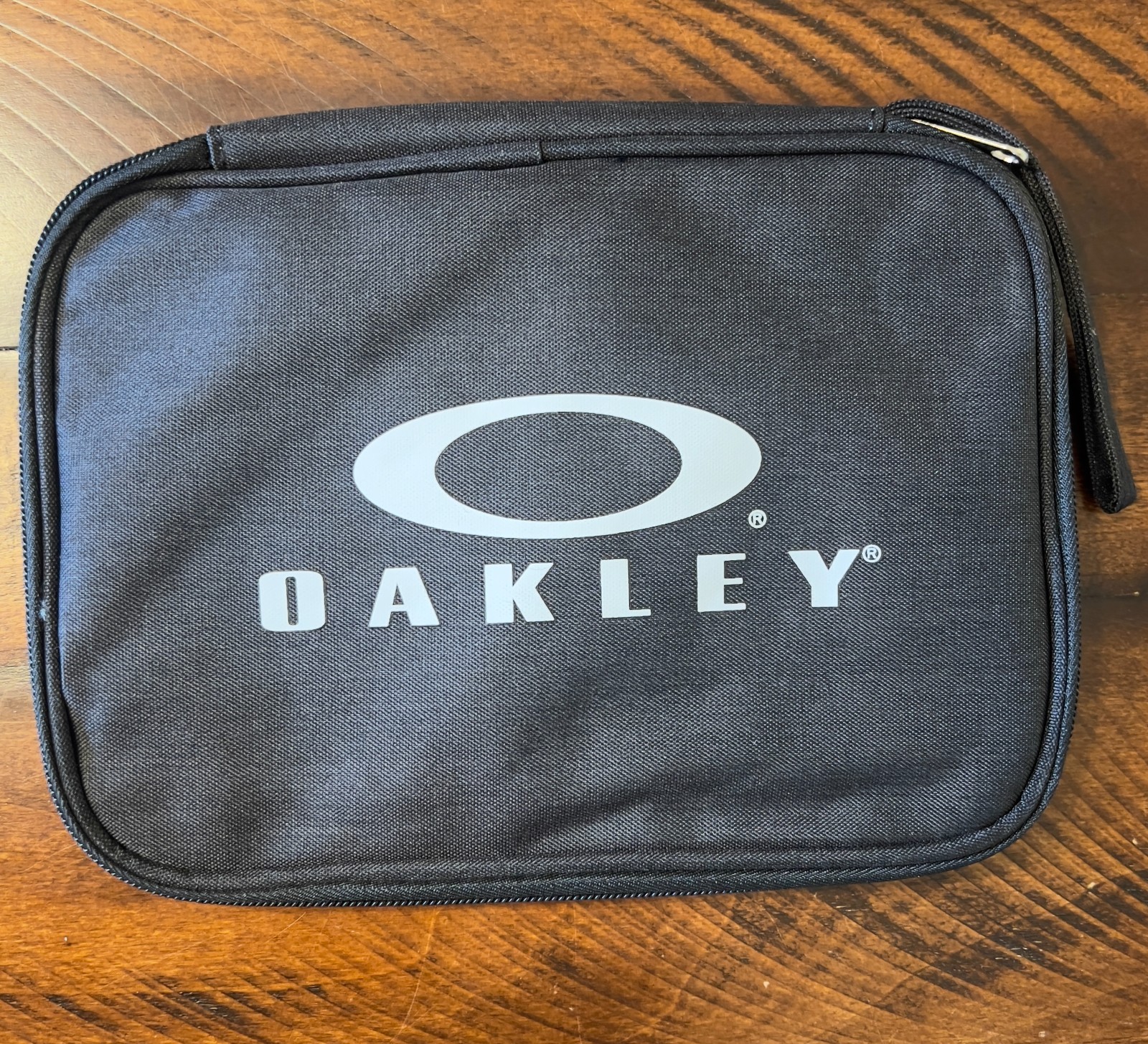 NEW Oakley Digital Zipper Travel Bag NWT
