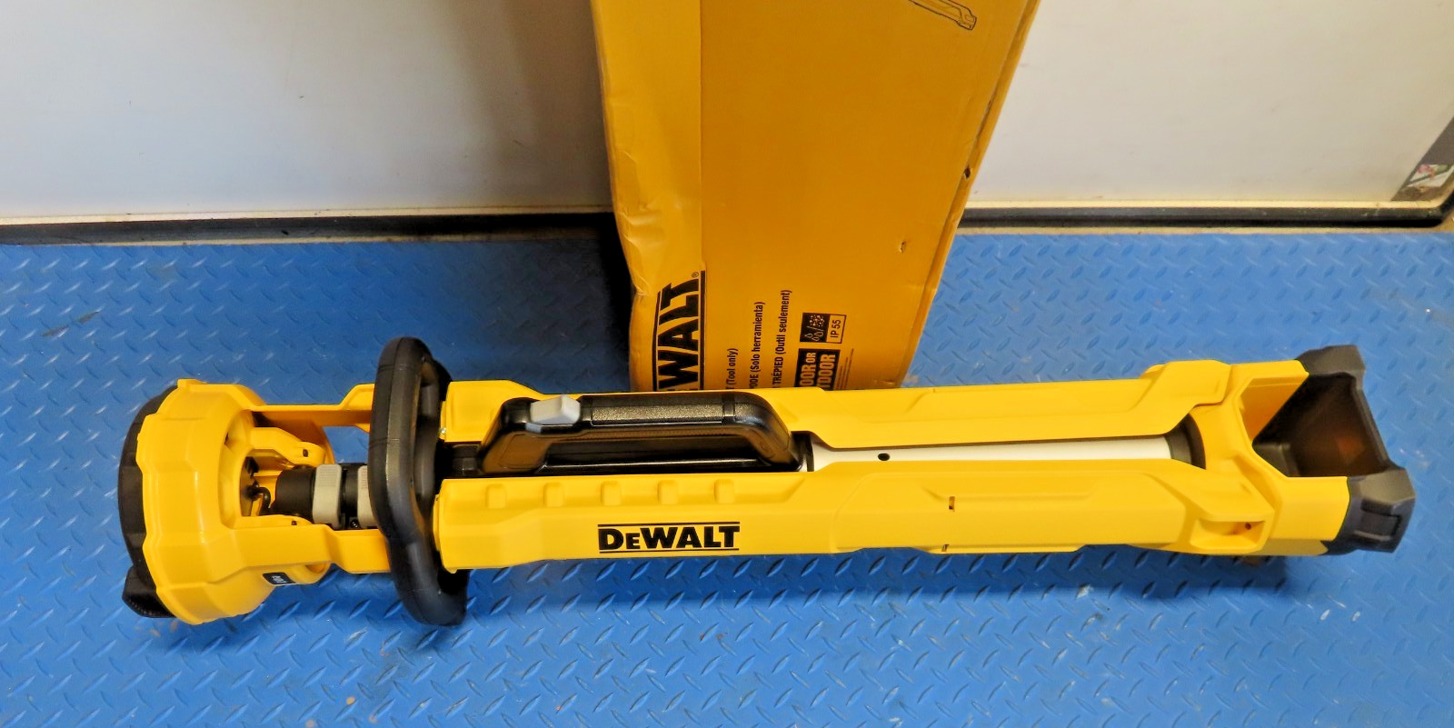 Dewalt DCL079 20v Max Cordless Tri-Pod LED Job Site Work Light (Tool Only)