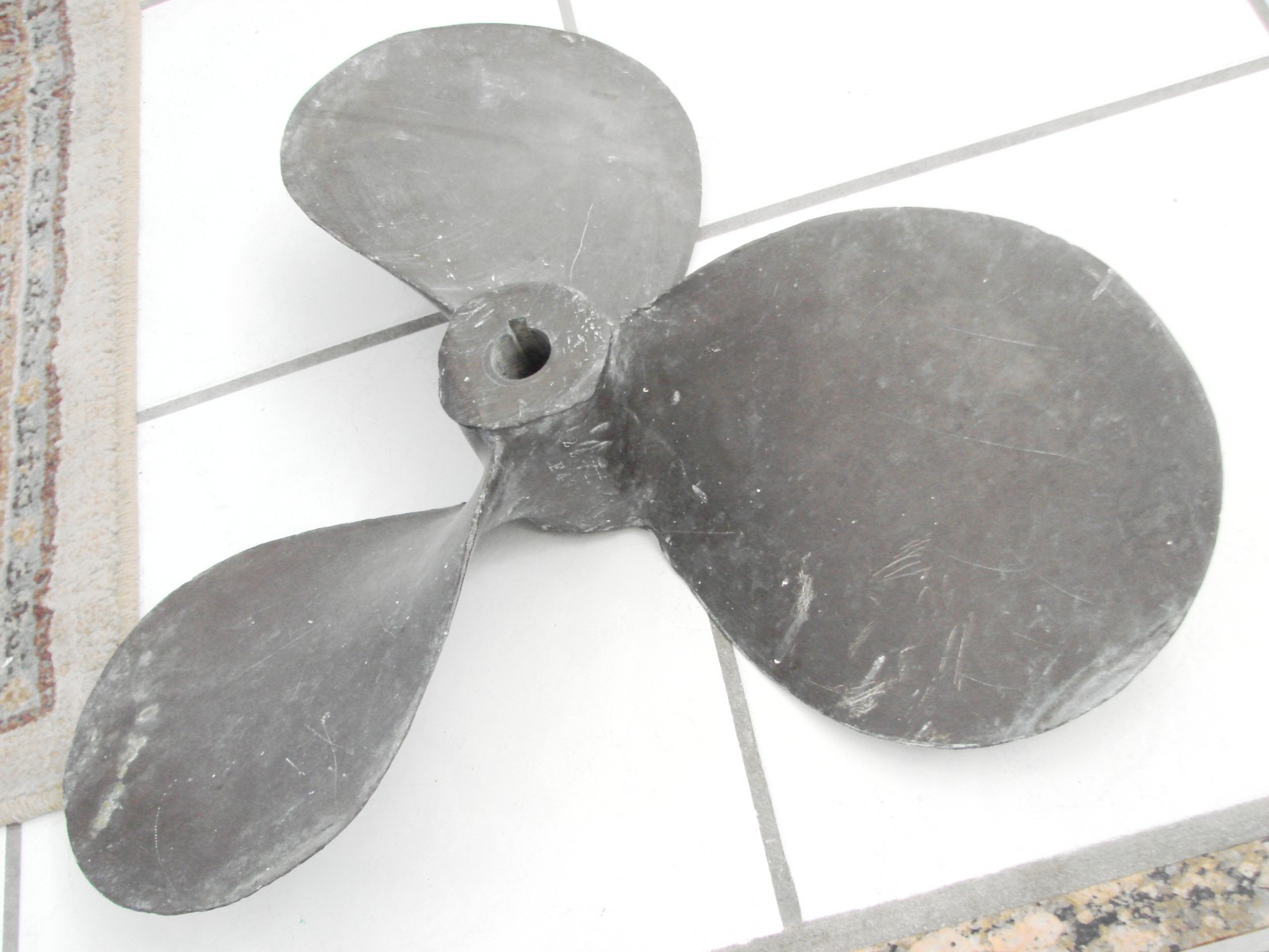 VINTAGE 3 BLADE BRASS PROP 22"X22" F4933 RH Rotation 1 1/4"