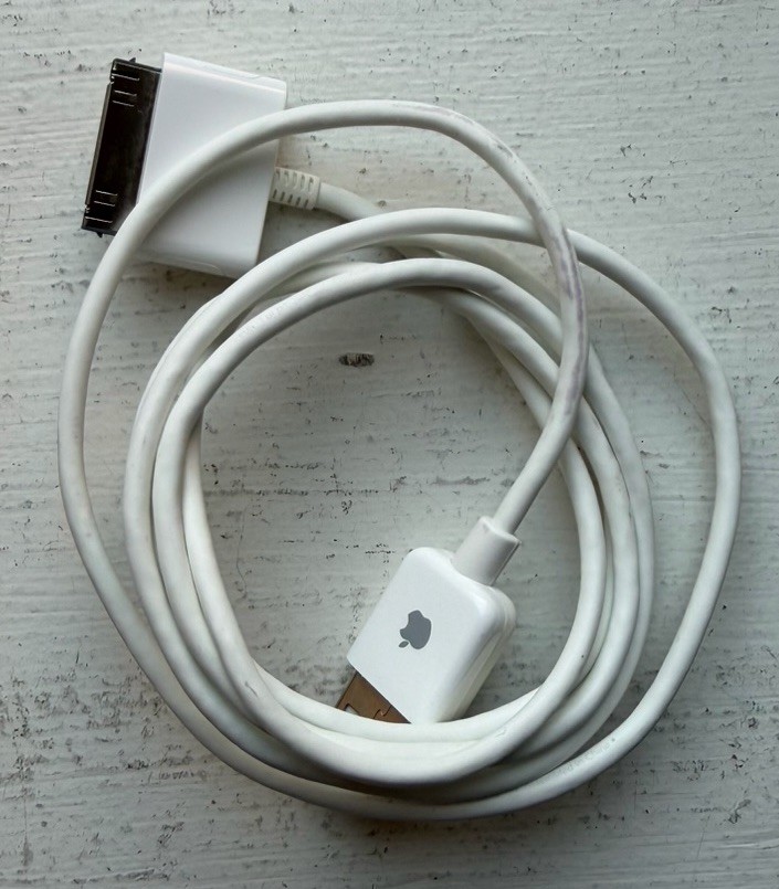 Apple iPod Universal Dock White Plastic *Adapters Only* w/ 30-Pin Cable NO DOCK