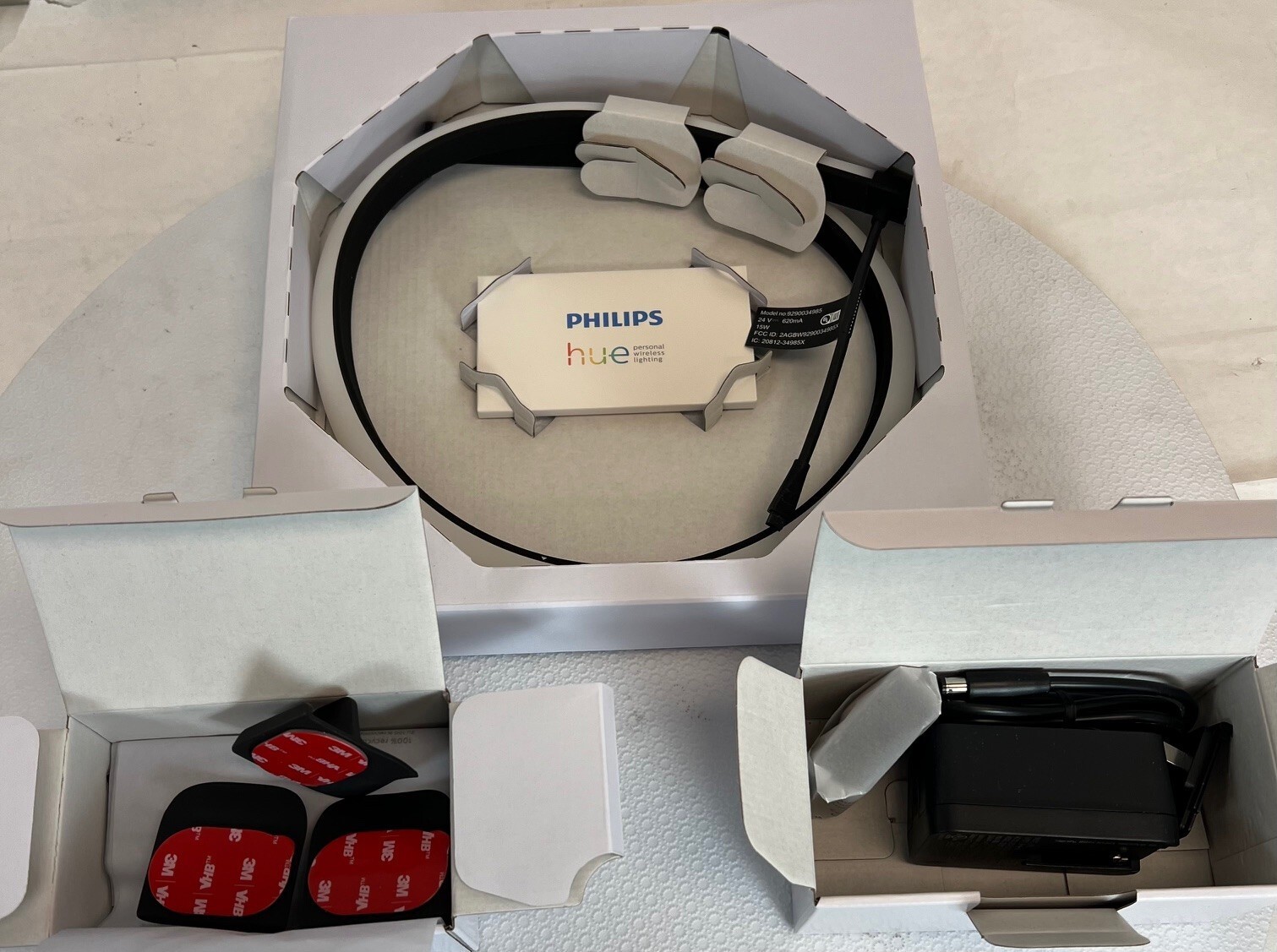 Philips - Hue Play Gradient Lightstrip for 24" to 27" Monitors - Black -FREE S/H