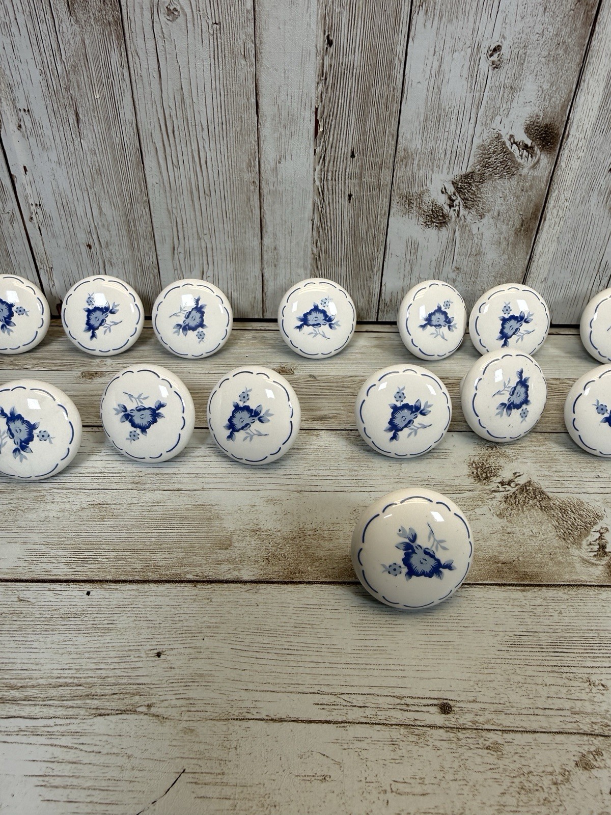 BLUE WHITE FLORAL PORCELAIN DRAWER PULLS CABINET KNOBS 💠 LOT 25 HIGH GLOSS VTG