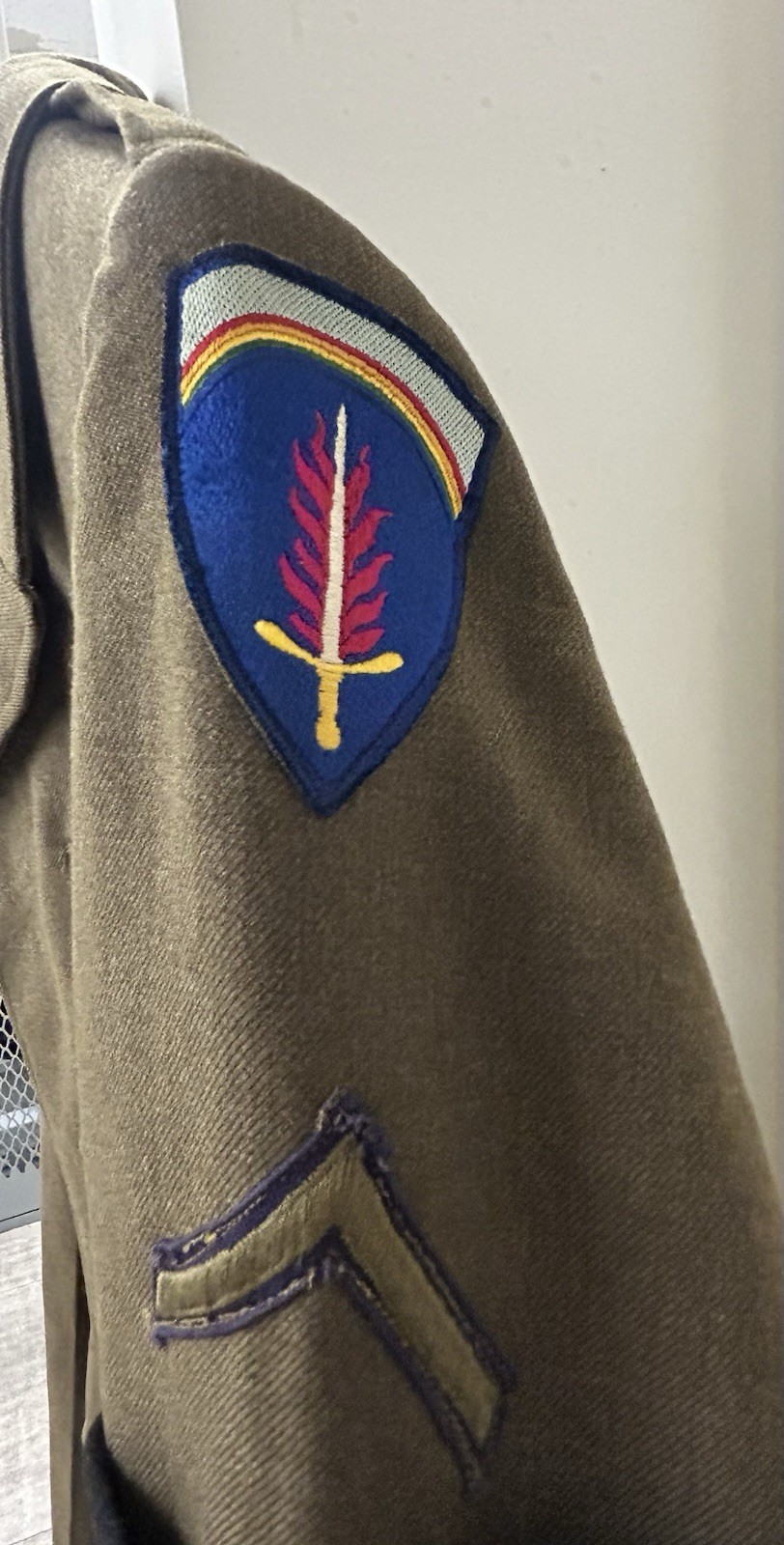 WW2 Era US Army MP Ike Jacket with Meritorious Unit Citation/ E3