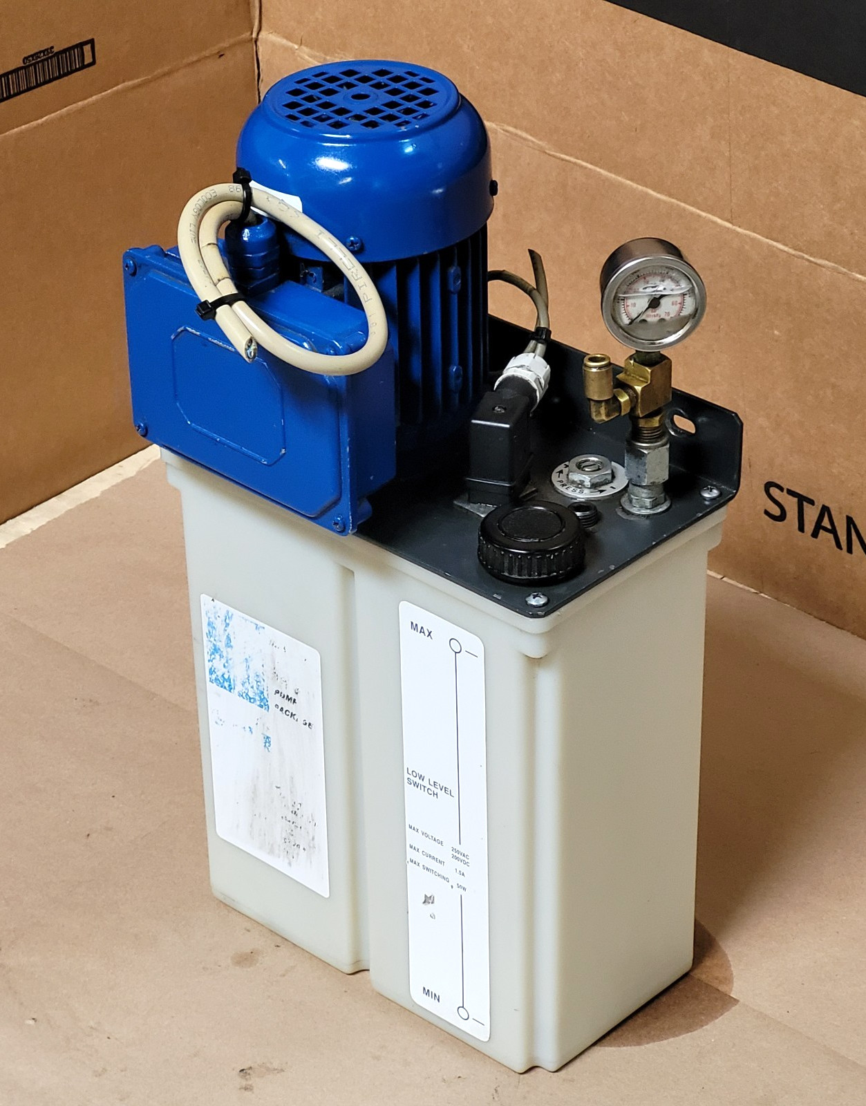 LUBRICATOR TANK ABB MOTORS TYPE UM 56B 4 FROM HARDINGE CONQUEST T42SP LATHE