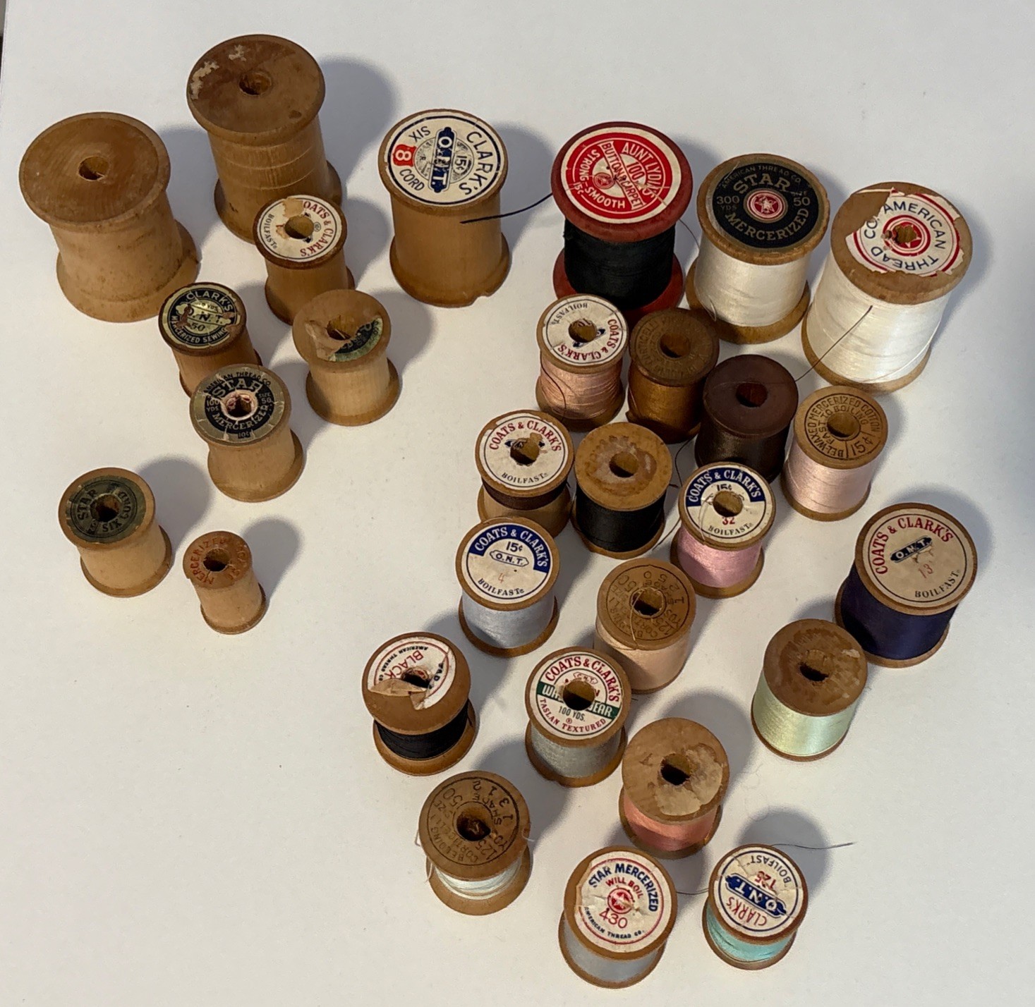 Lot Of 29: Large 6; Medium/Small 23 Vintage Wooden Thread Spools 20 With Thread