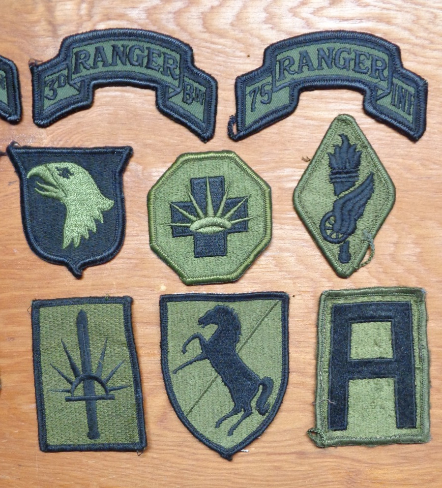 Lot 1980s vintage US Army Airborne RANGER & Infantry Division uniform OD patches