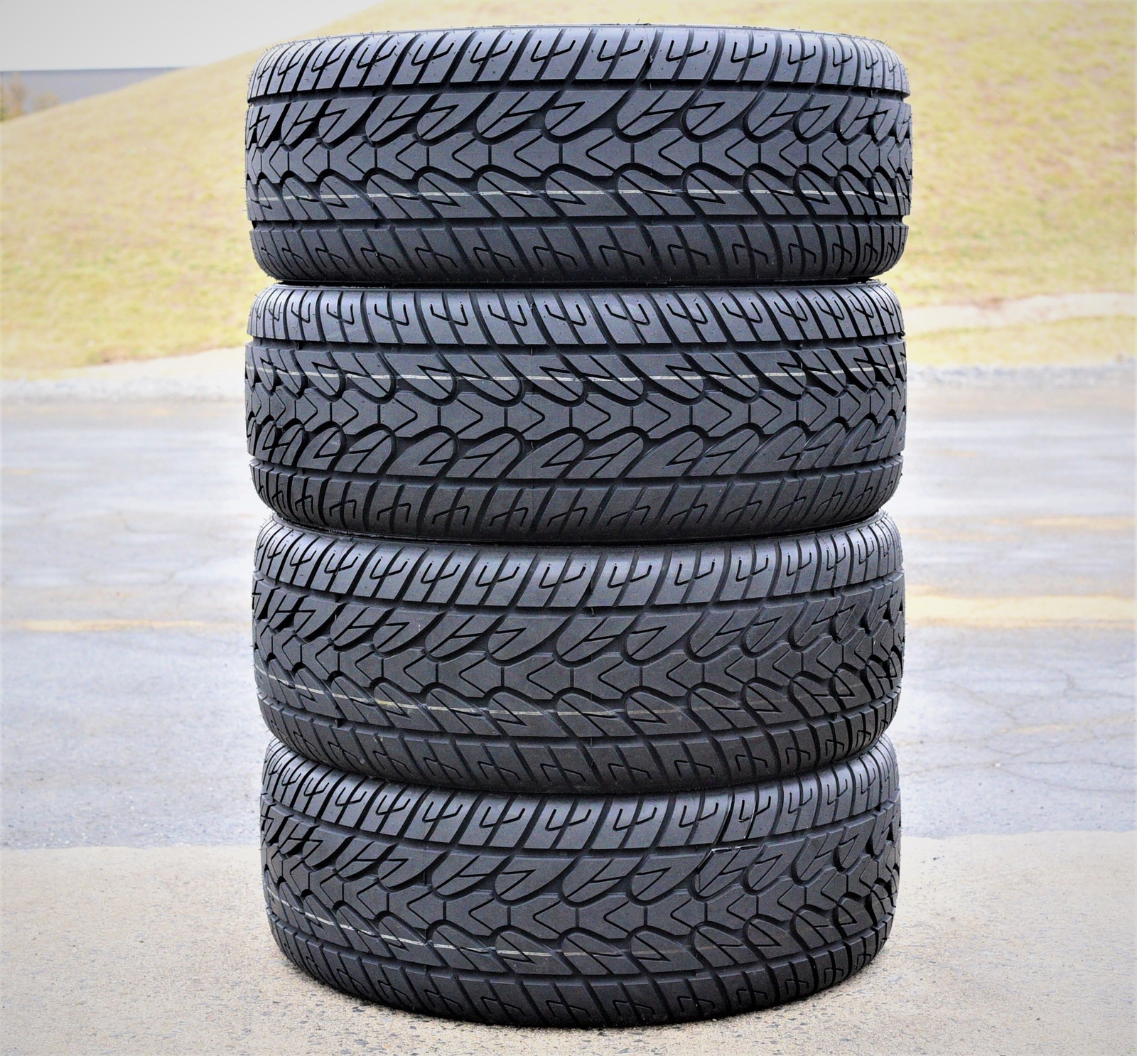 4 Tires Fullway HS266 305/40R22 114V XL A/S Performance