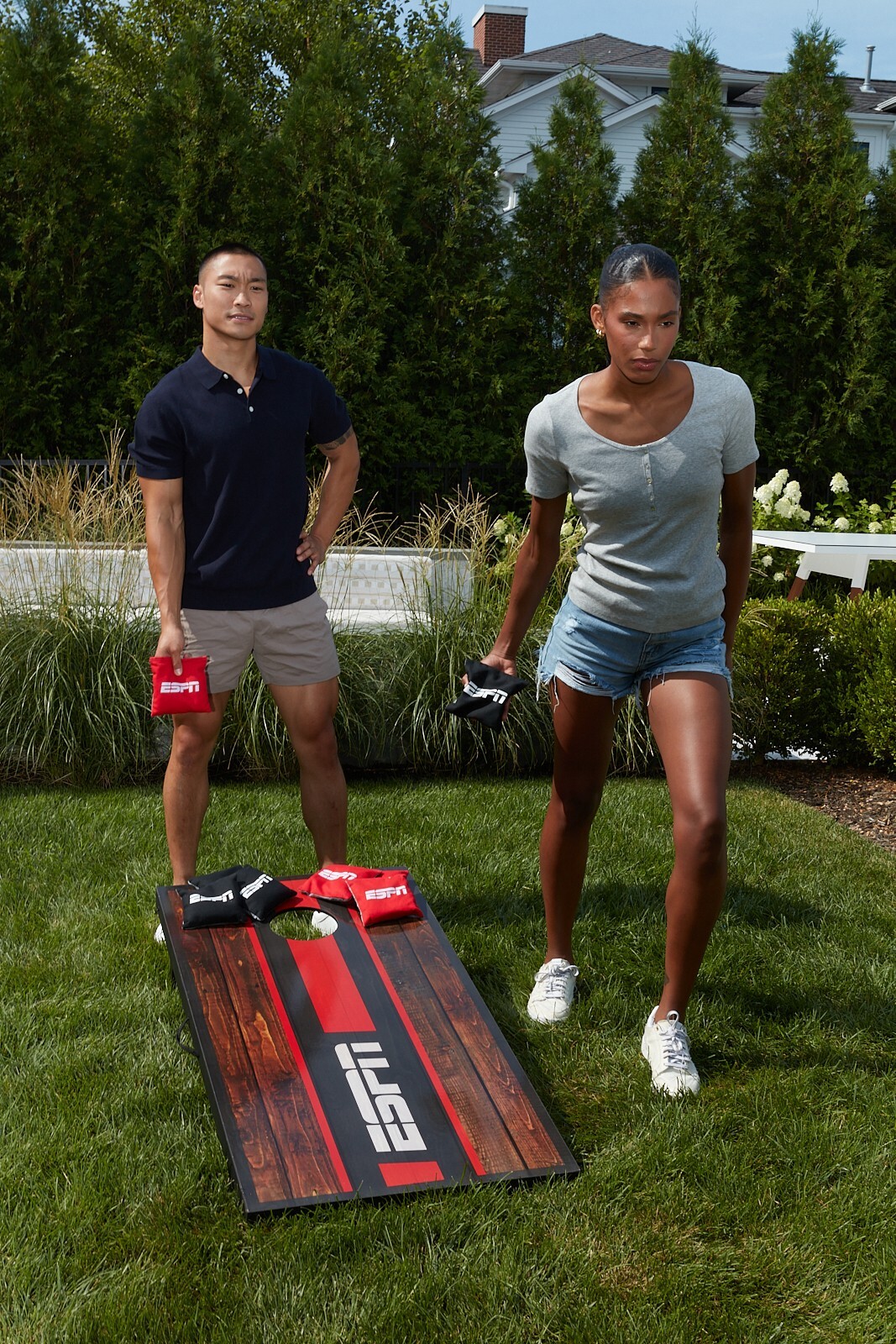 ESPN Cornhole Bags and Travel Case, Regulation Size/Weight (Set of 8)