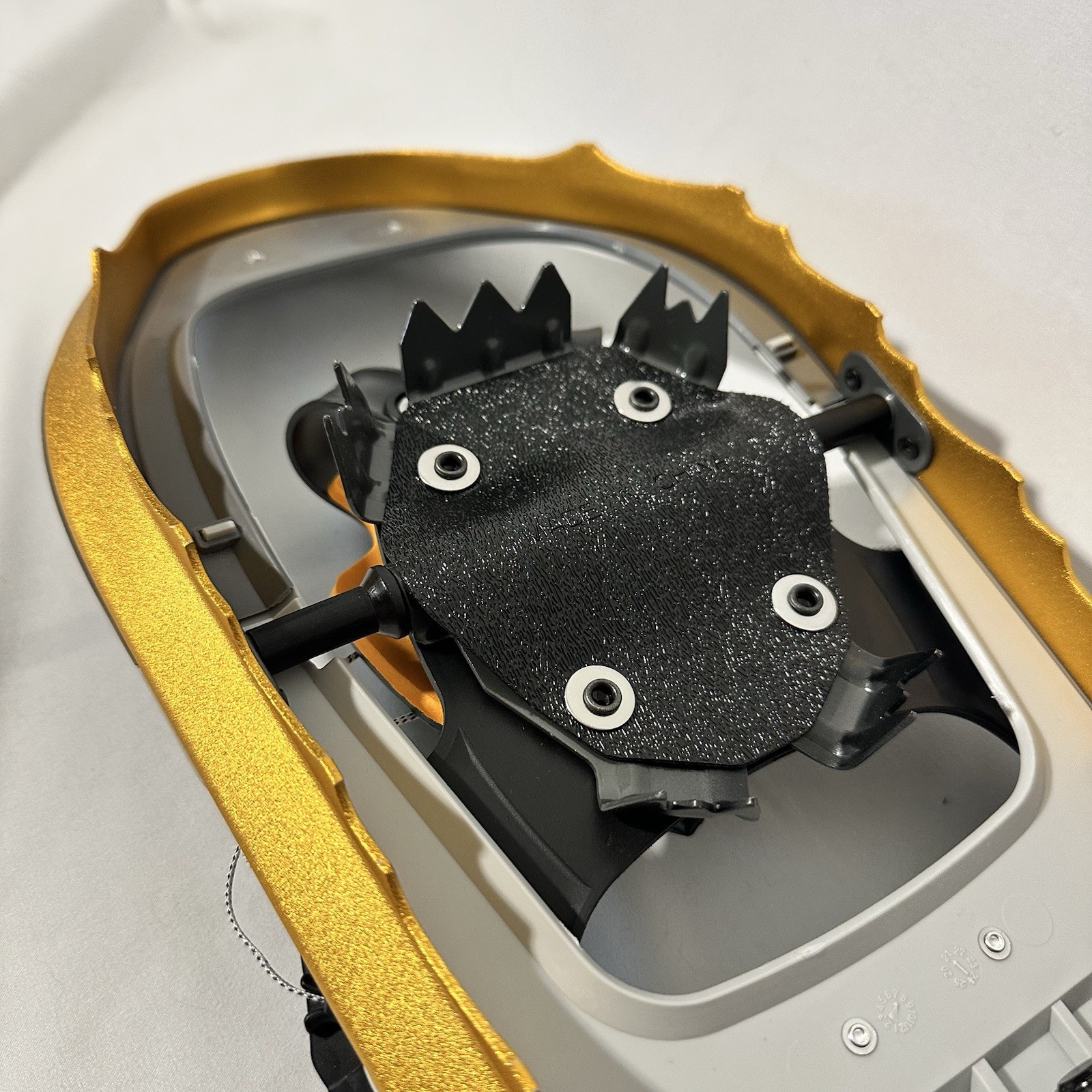 Denali Sawtooth Spin Snowshoes 8x21 Quick-Adjust Kit w/ Poles & Bag – 150 lb