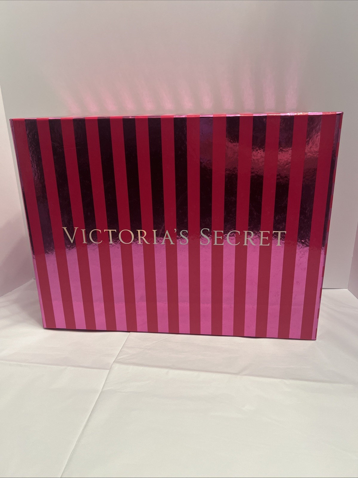 VICTORIA’S SECRET PINK STRIPED Display BOX 16" x 12.27" X 6.57”Empty