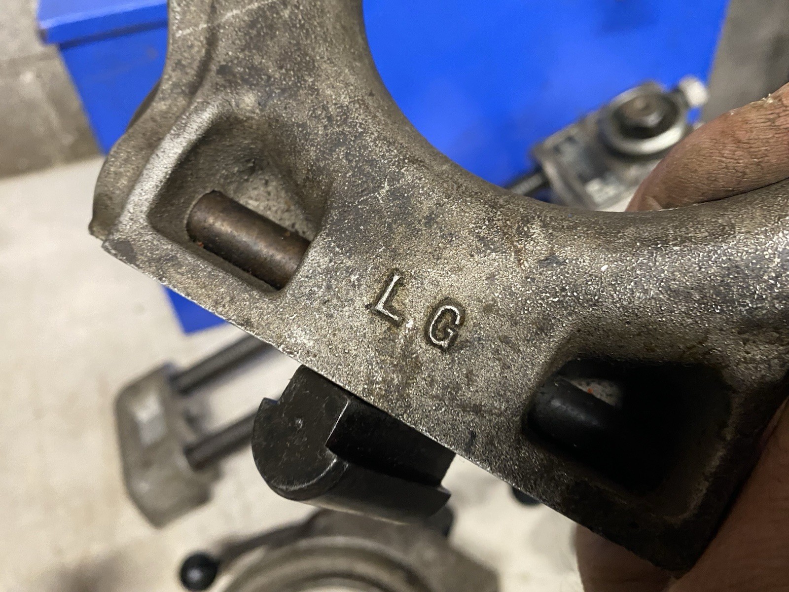 GP Tool GP 2020 Air Strut Spring Compressor with 4 Set Of Shoes, Working