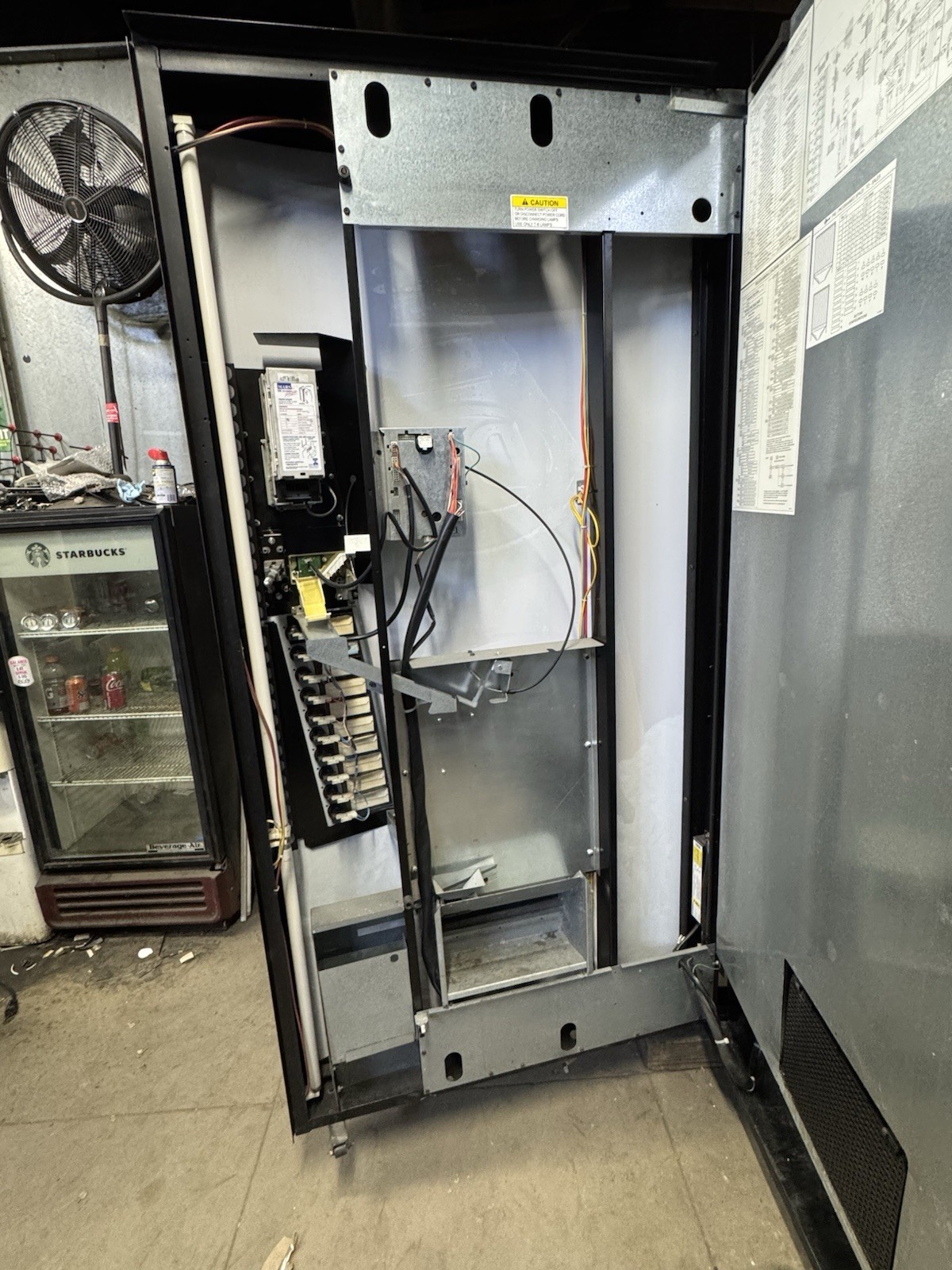 Royal 768 Vending Machine w/ Dr Pepper Graphic