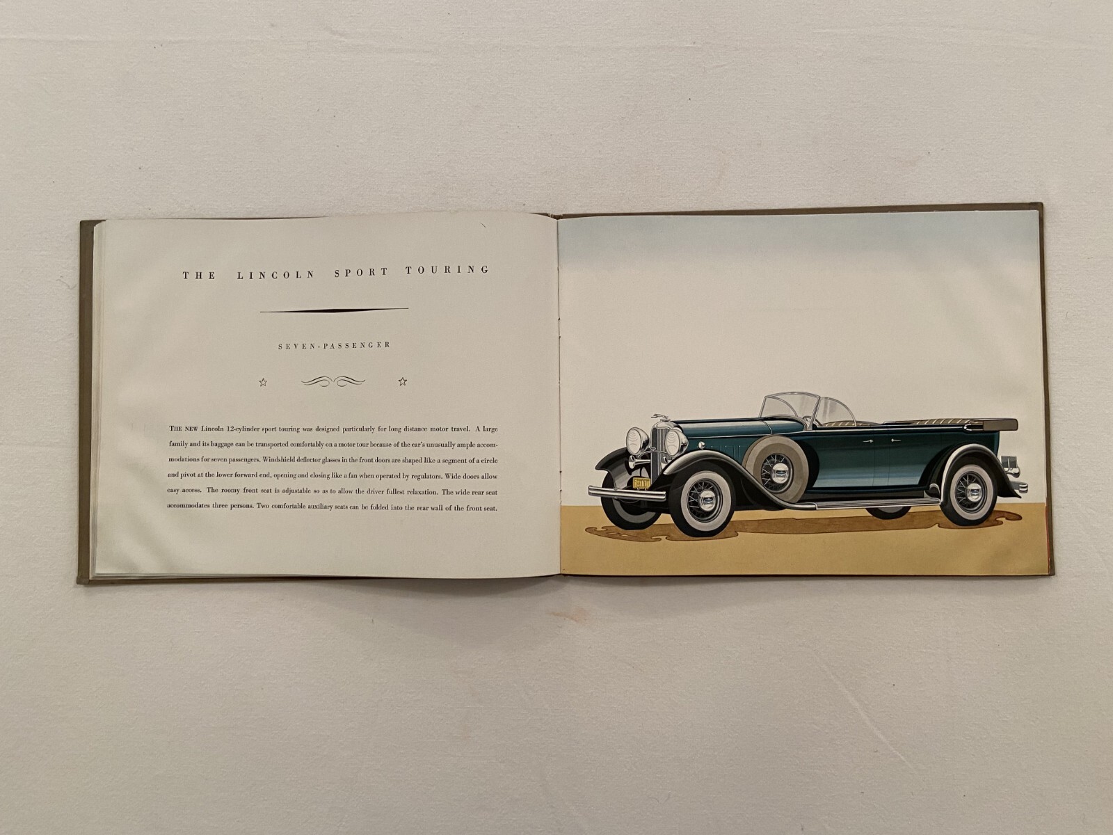 CA 1931 LINCOLN TWELVE CYLINDER MOTOR CARS HARDBOUND ORIGINAL FULL-COLOR CATALOG