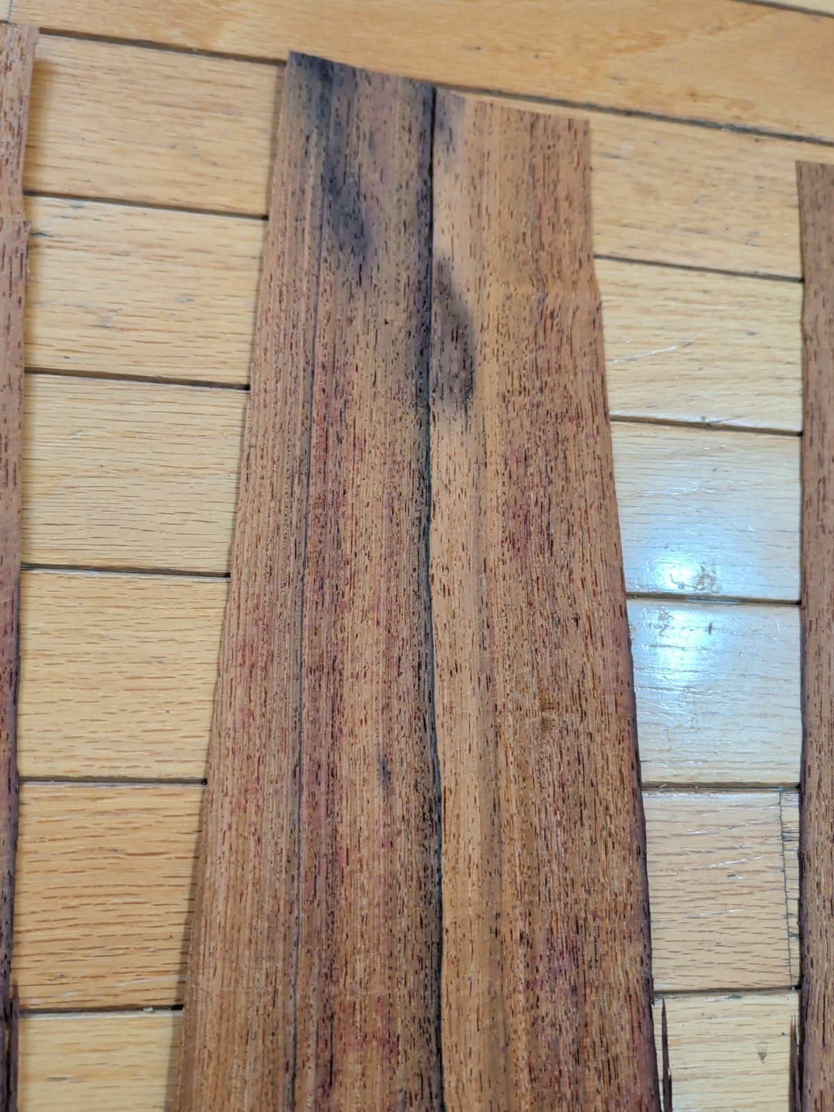 4 pcs San Domingo rosewood wood veneer 4 1/8" x 21" ea hole cracks 6" wi.