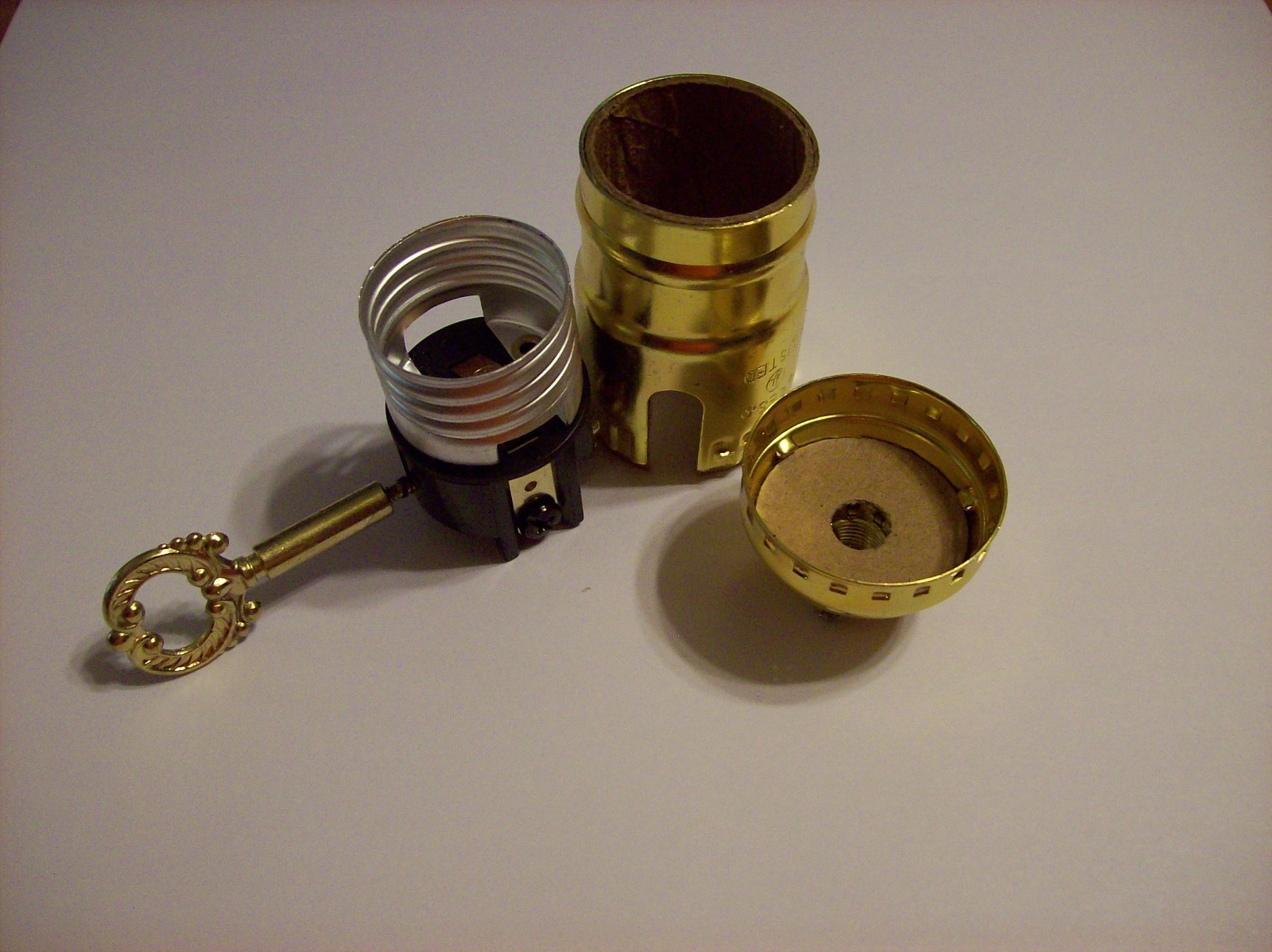 3 TERMINAL LAMP SOCKET WITH METAL TURN KEY BRASS PLATED NEW 306265K