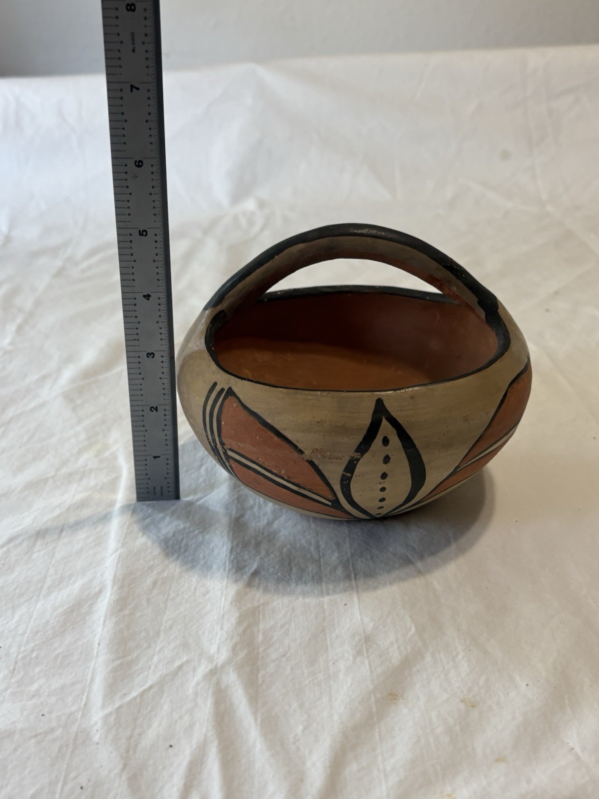 VINTAGE 1928 Santo Domingo Pueblo Pottery Handled Polychrome Basket Kewa 6"