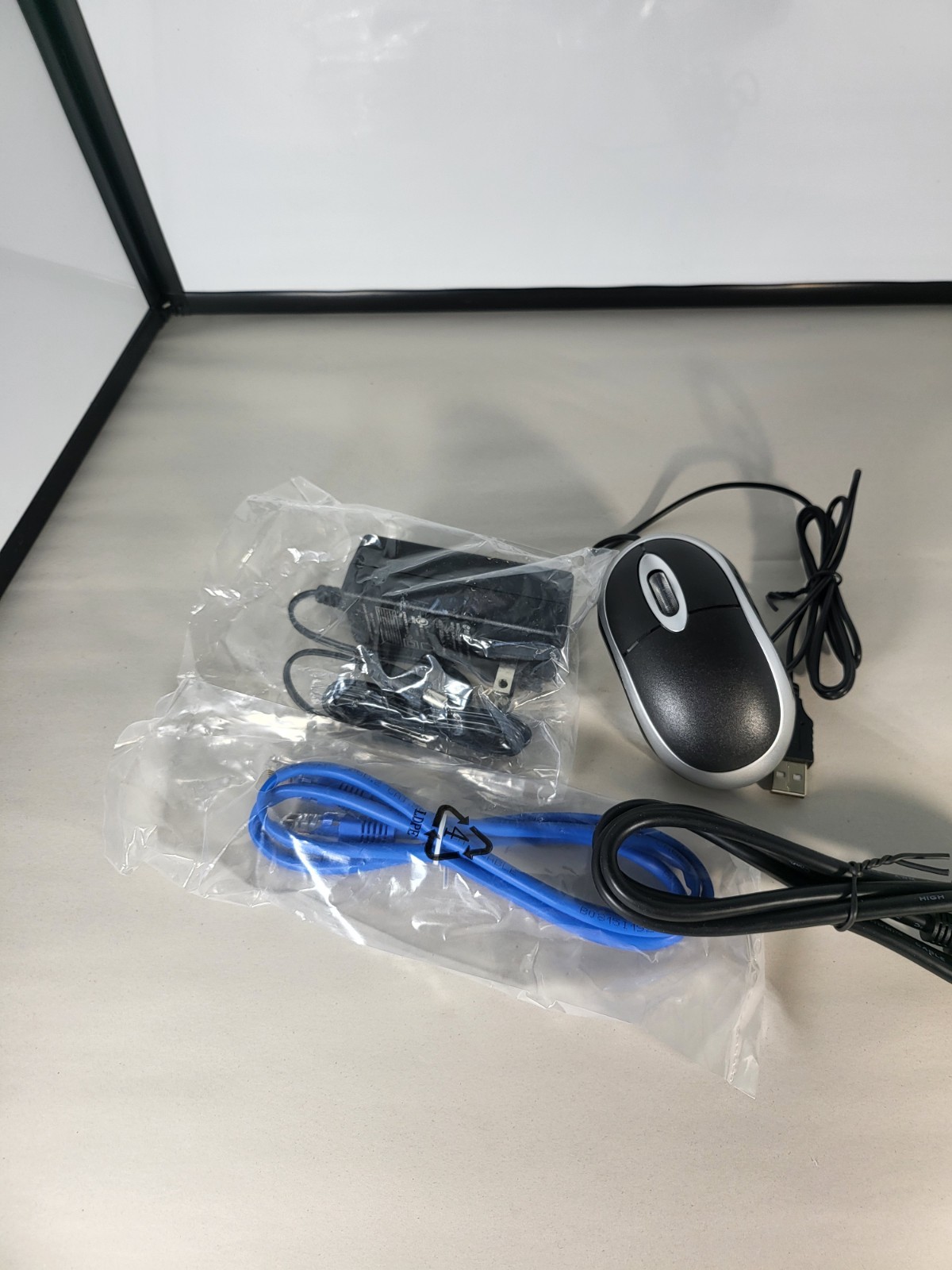 Lorex L222A8D 1080p FHD 8ch WF NVR New Sealed 32GB MicroSD