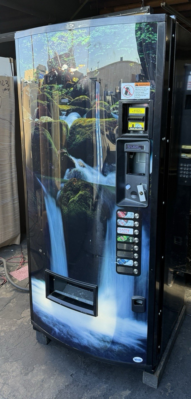 Vendo 621 Beverage Drink Vending Machine Waterfall V21