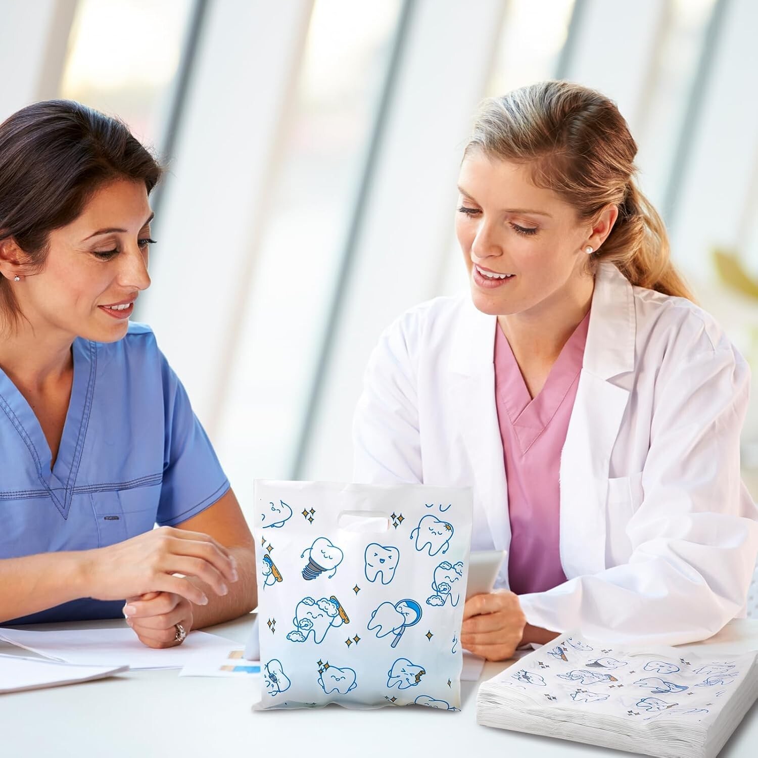 50/300 Pcs Tooth Merchandise Bags with Handles Plastic Dental Bags for Patients