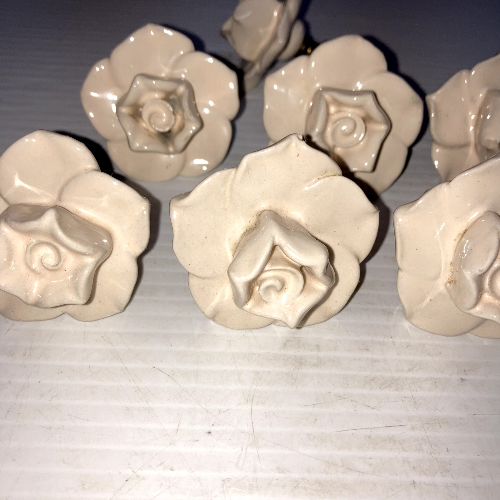 Ceramic Rose Shaped Drawer Pulls Knobs Set Of 8 Creme