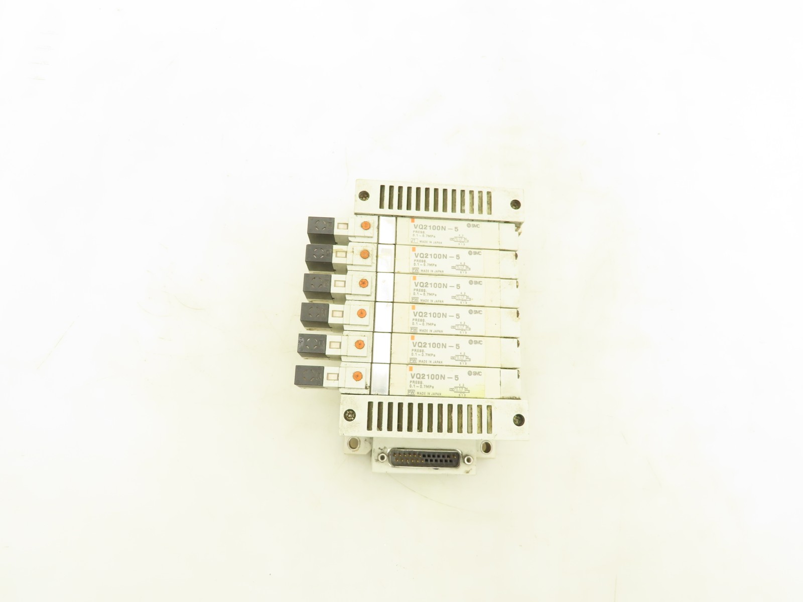 SMC VQ2100N-5 Pneumatic 6-Station Manifold 5/2 Solenoid Valves 24VDC