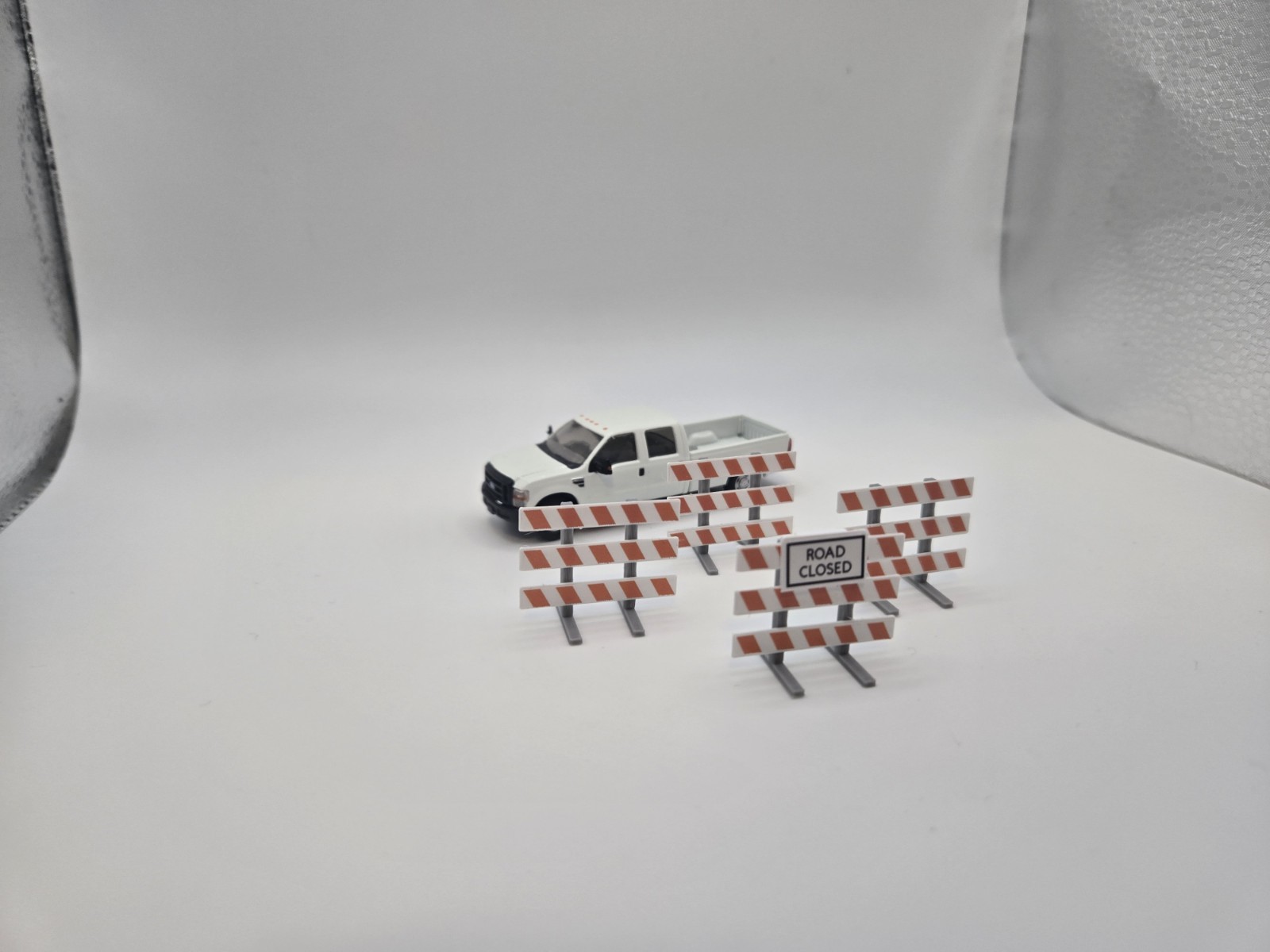 1/87 Scale Type III Barricade *4 Pack* with Road Closed Sign