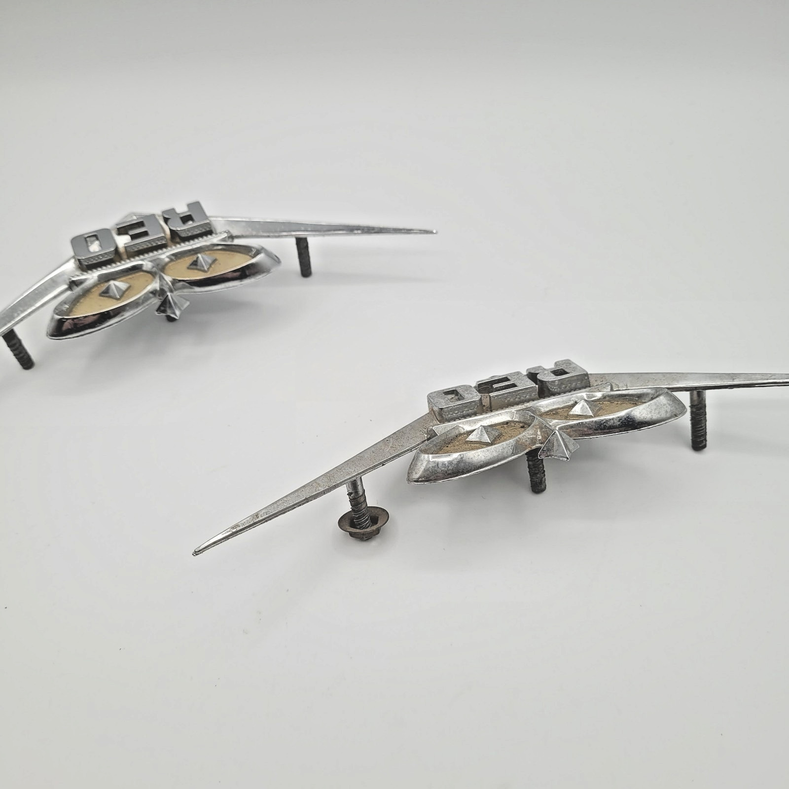 Diamond REO Emblems Vintage 1960s Badge #2770Y2 DIAMOND REO HEAVY DUTY TRUCKS