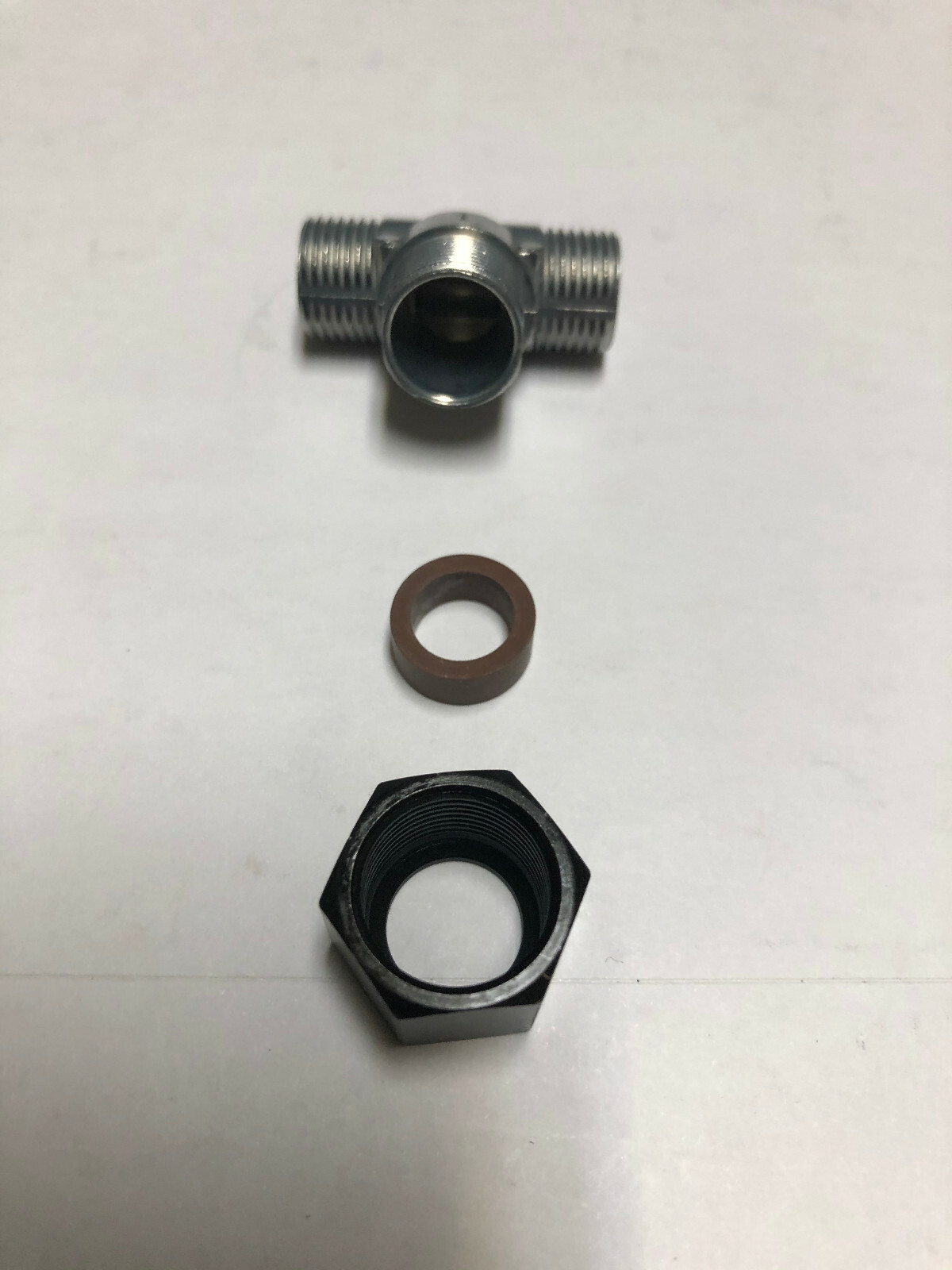 Return Fitting Tee and Nut for Pencil Fuel Injector on CASE / John Deere 31286