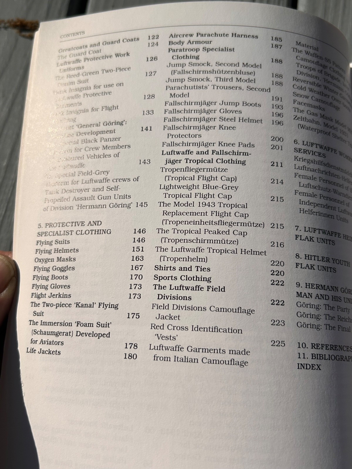 Uniforms And Insignia of the Luftwaffe Volume 2 1940-1945 Brian Davis 320 Pages