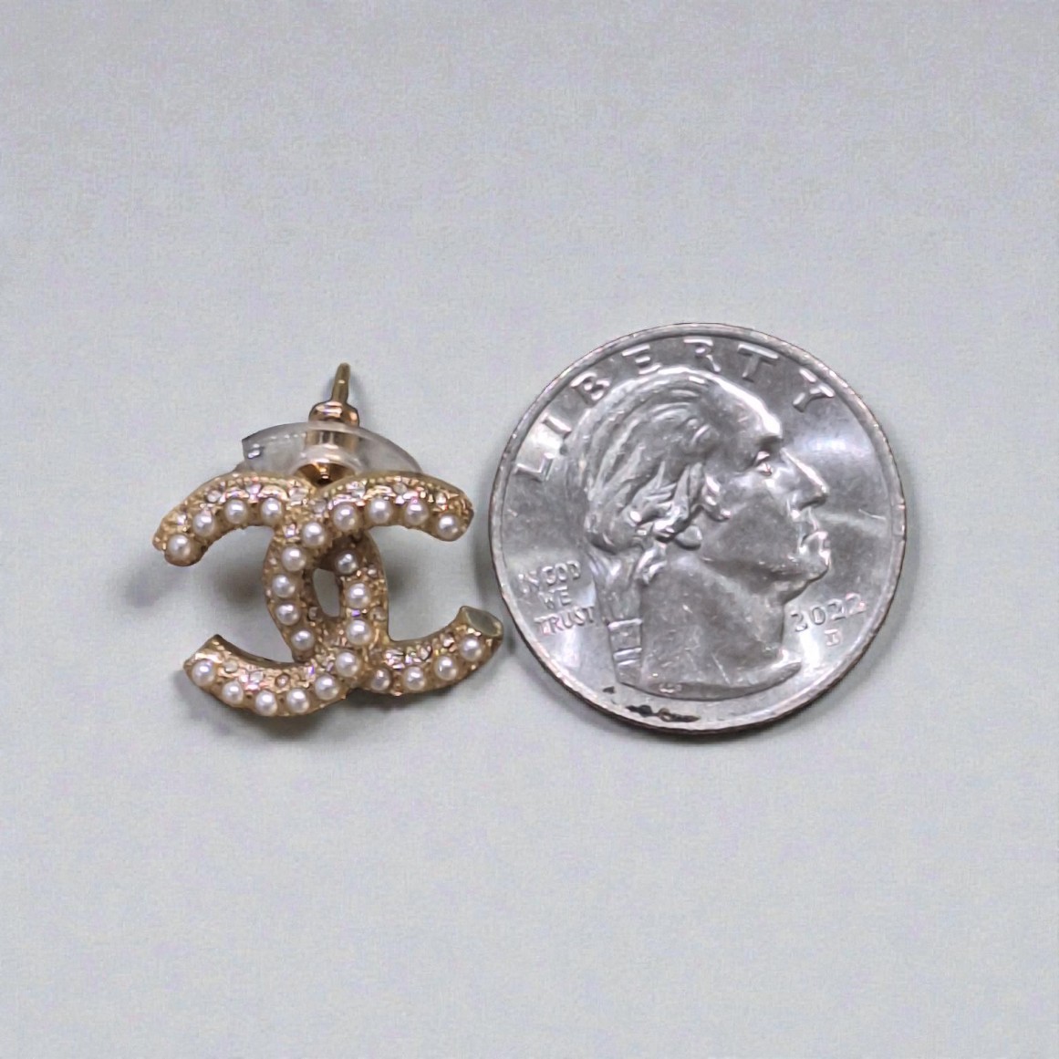 Pre Owned Chanel Pearl CC Logo Earrings CC Jewelry ( free shipping!)