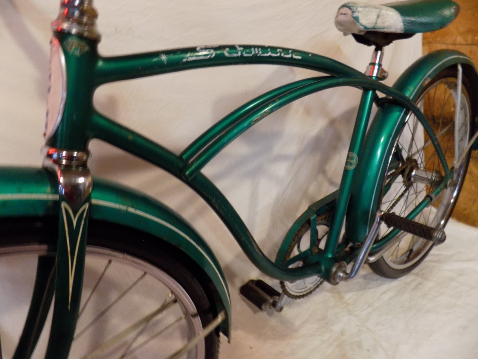 1957 SCHWINN SPEEDSTER MENS AMERICAN 24 BIKE GREEN TYPHOON JAGUAR TIGER CORVETTE