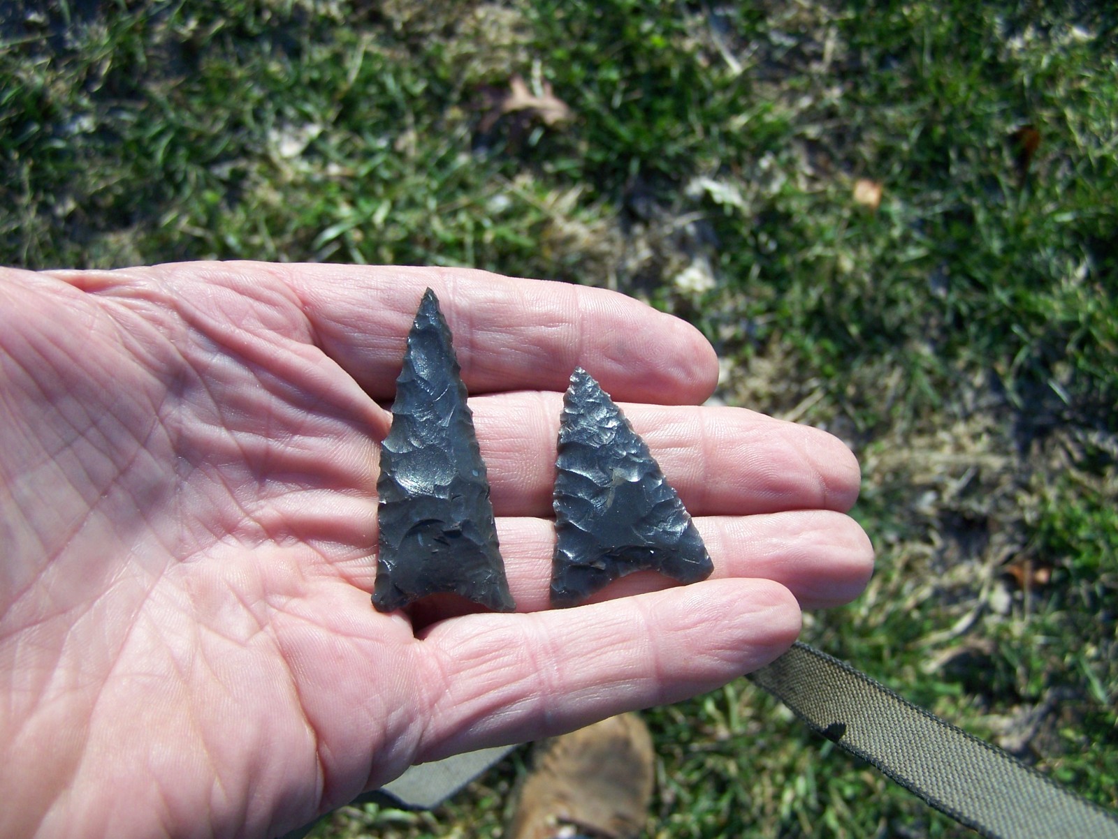 Here is a group of reproduction arrowheads! (Read listing)