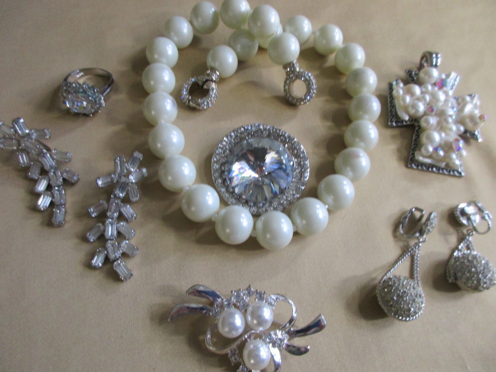 VINTAGE RHINESTONE FAUX PEARLS JEWELRY LOT ~ MIXED AGES