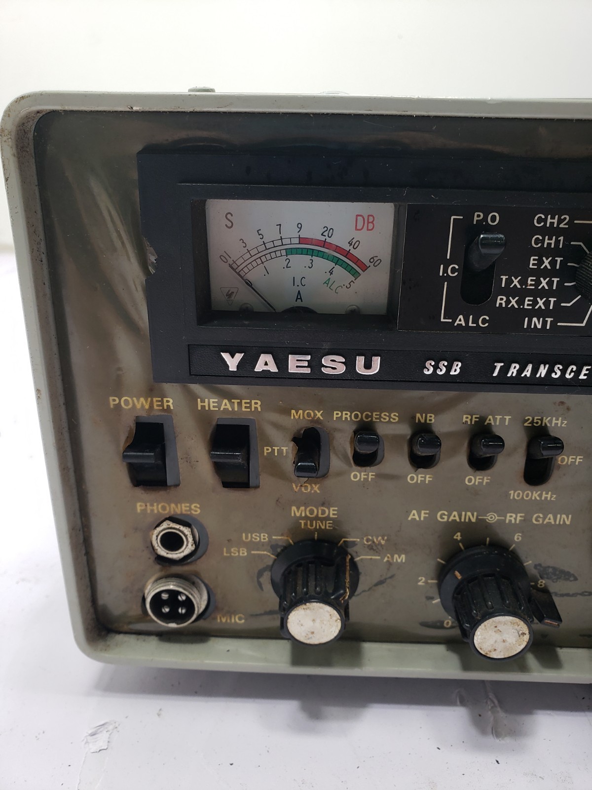 Vintage Yaesu FT-101E Hybrid SSB Transceiver AC 100-234V Made In Japan Untested